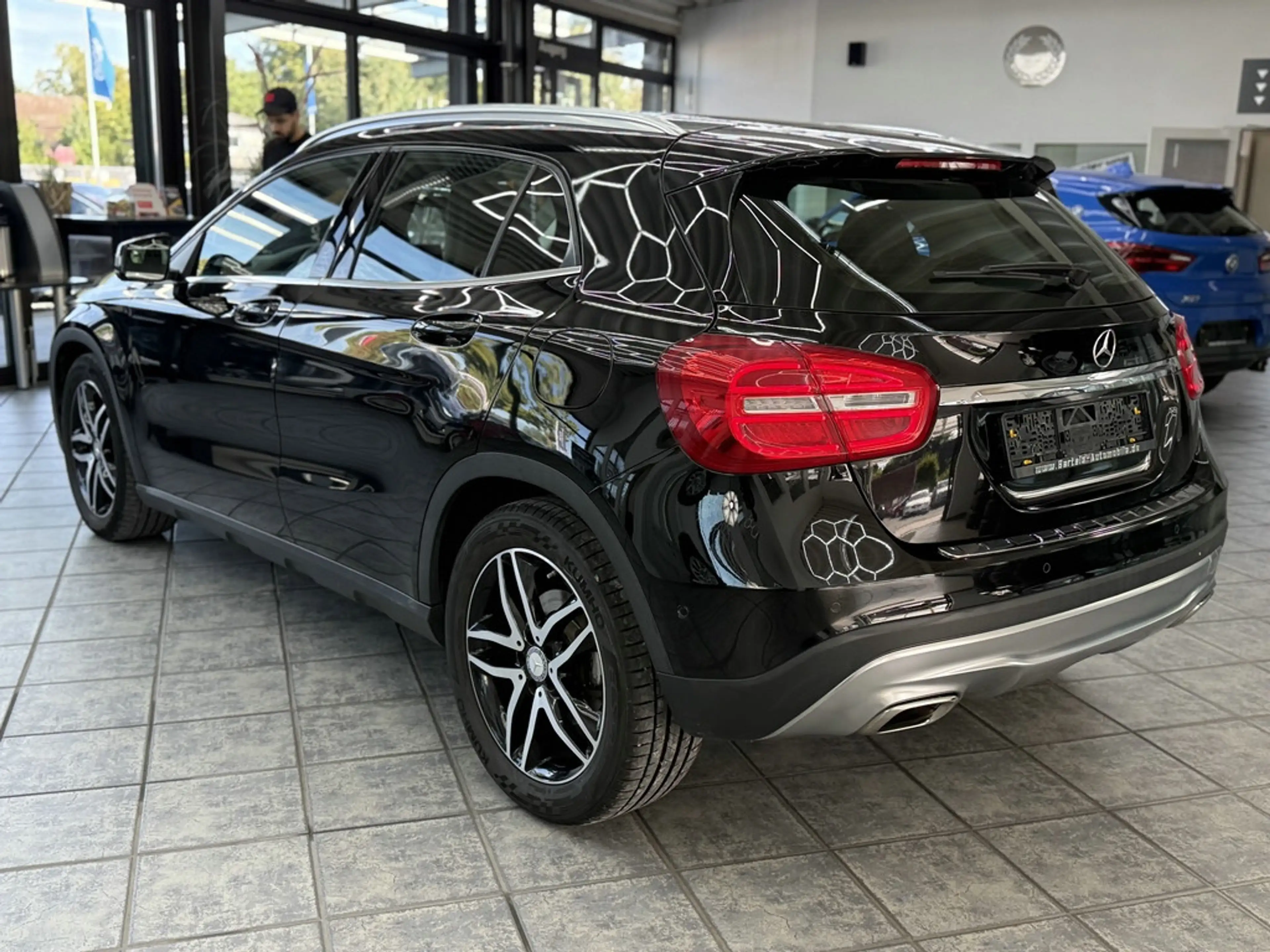 Mercedes-Benz GLA 180 CGI Urban, Leder, Navi, Bi-Xenon, Sitzh. — photo 7