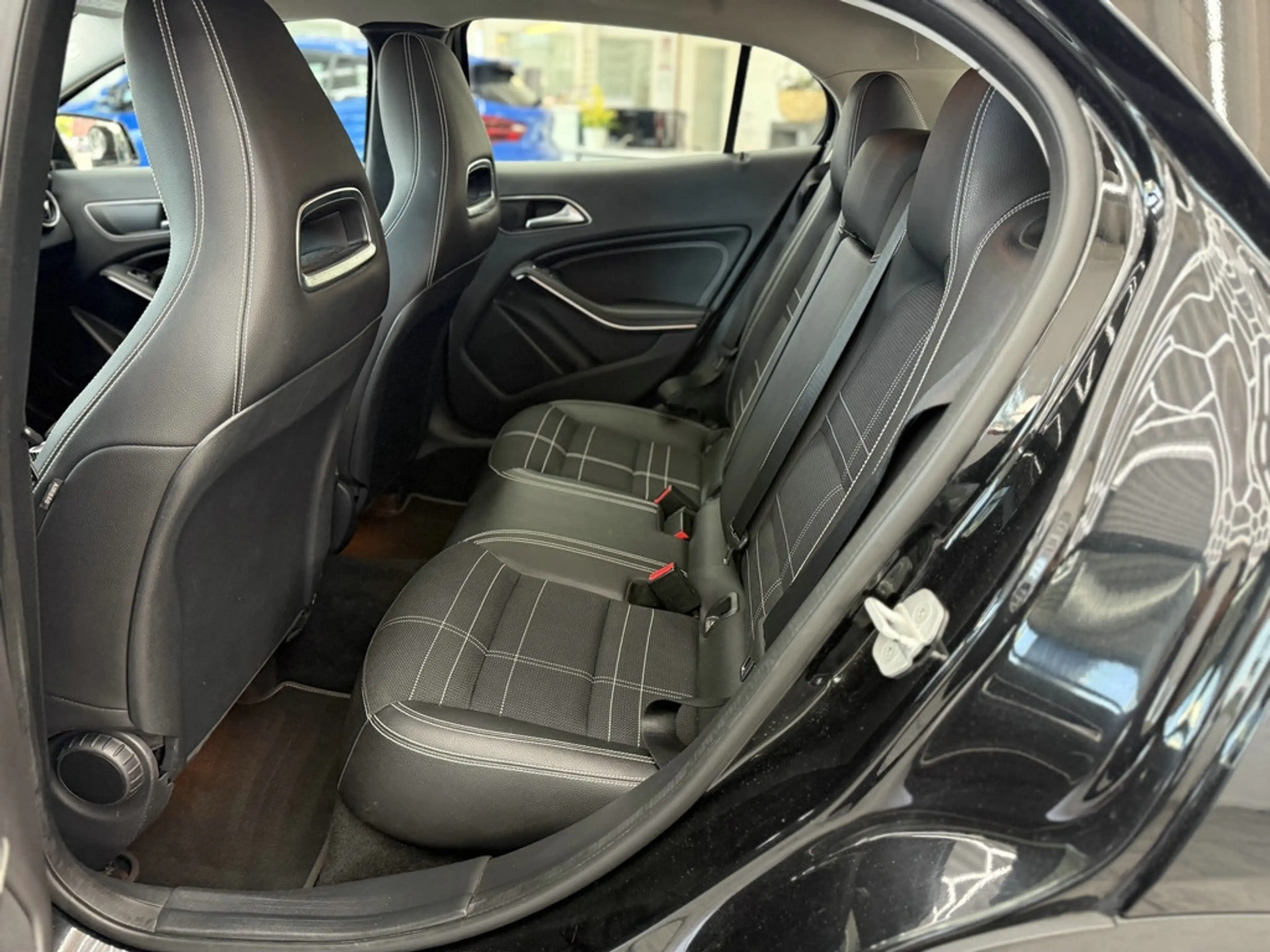 Mercedes-Benz GLA 180 CGI Urban, Leder, Navi, Bi-Xenon, Sitzh. — photo 14