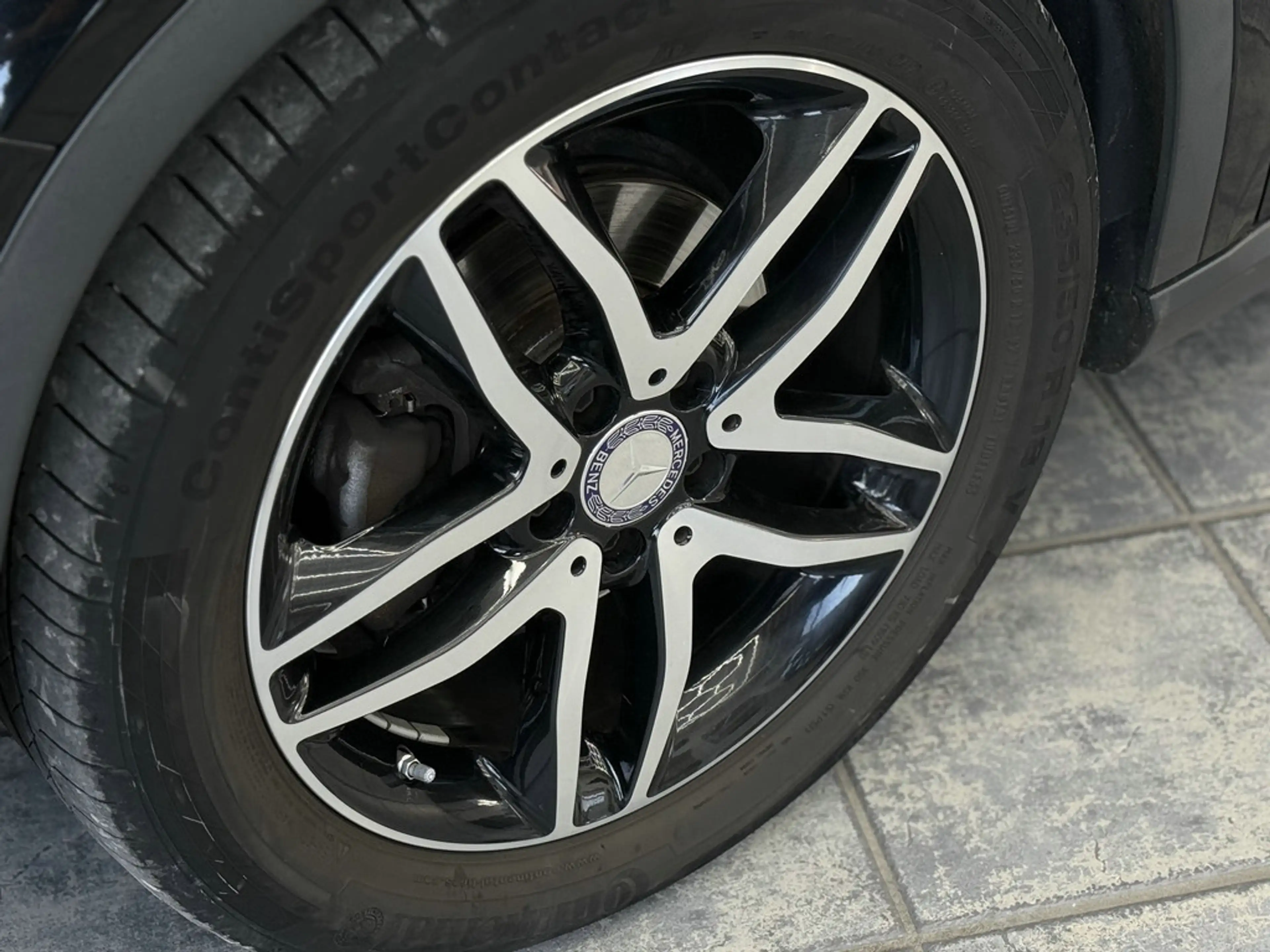 Mercedes-Benz GLA 180 CGI Urban, Leder, Navi, Bi-Xenon, Sitzh. — photo 6