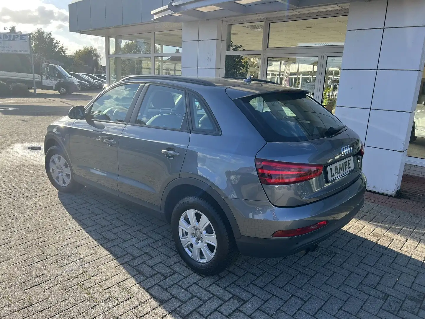 Audi Q3 2.0 TDI Grau - 2