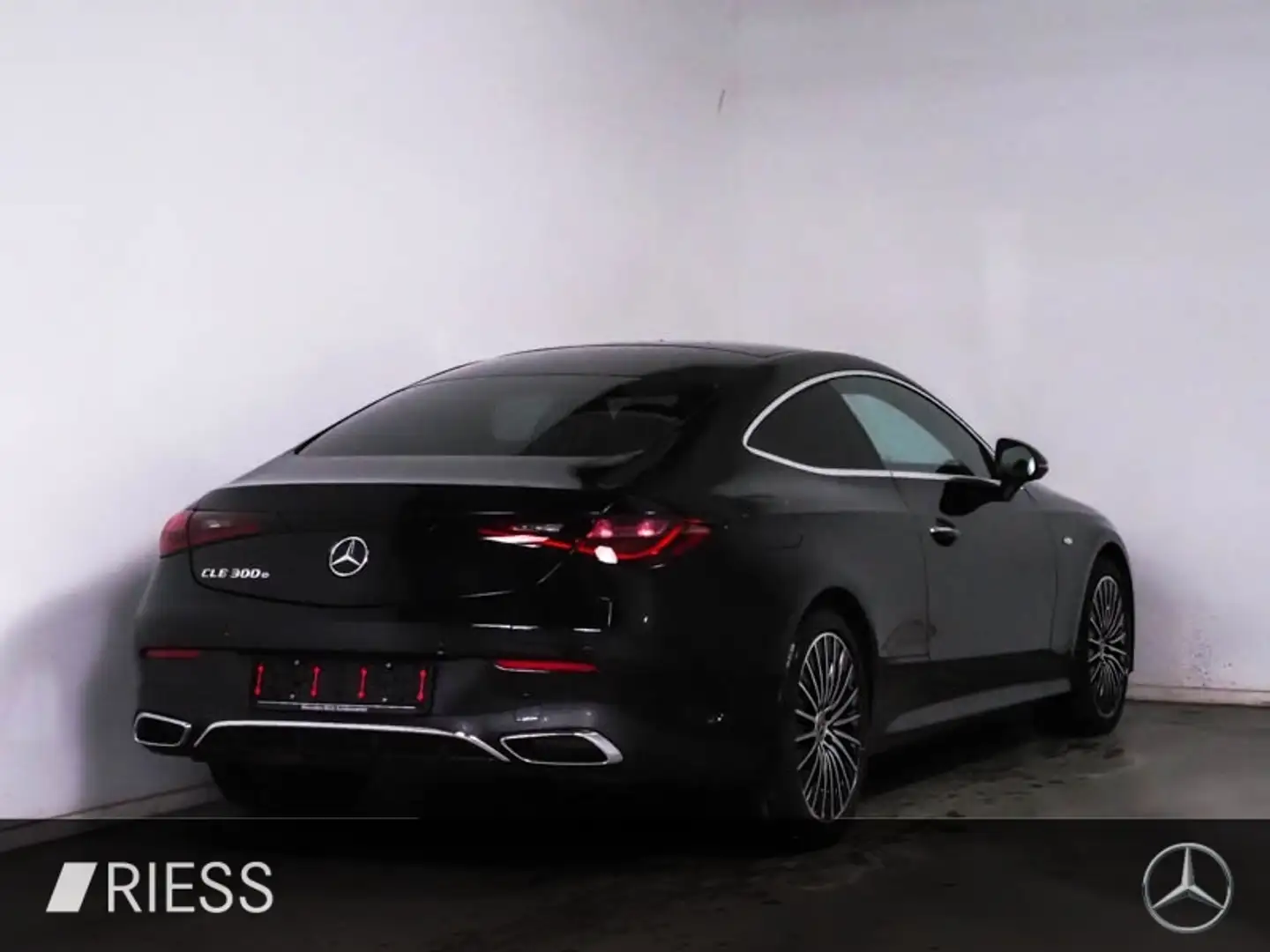 Mercedes-Benz CLE 300 e AMG Sport DIGITAL LIght Pano Distr 19" Schwarz - 2