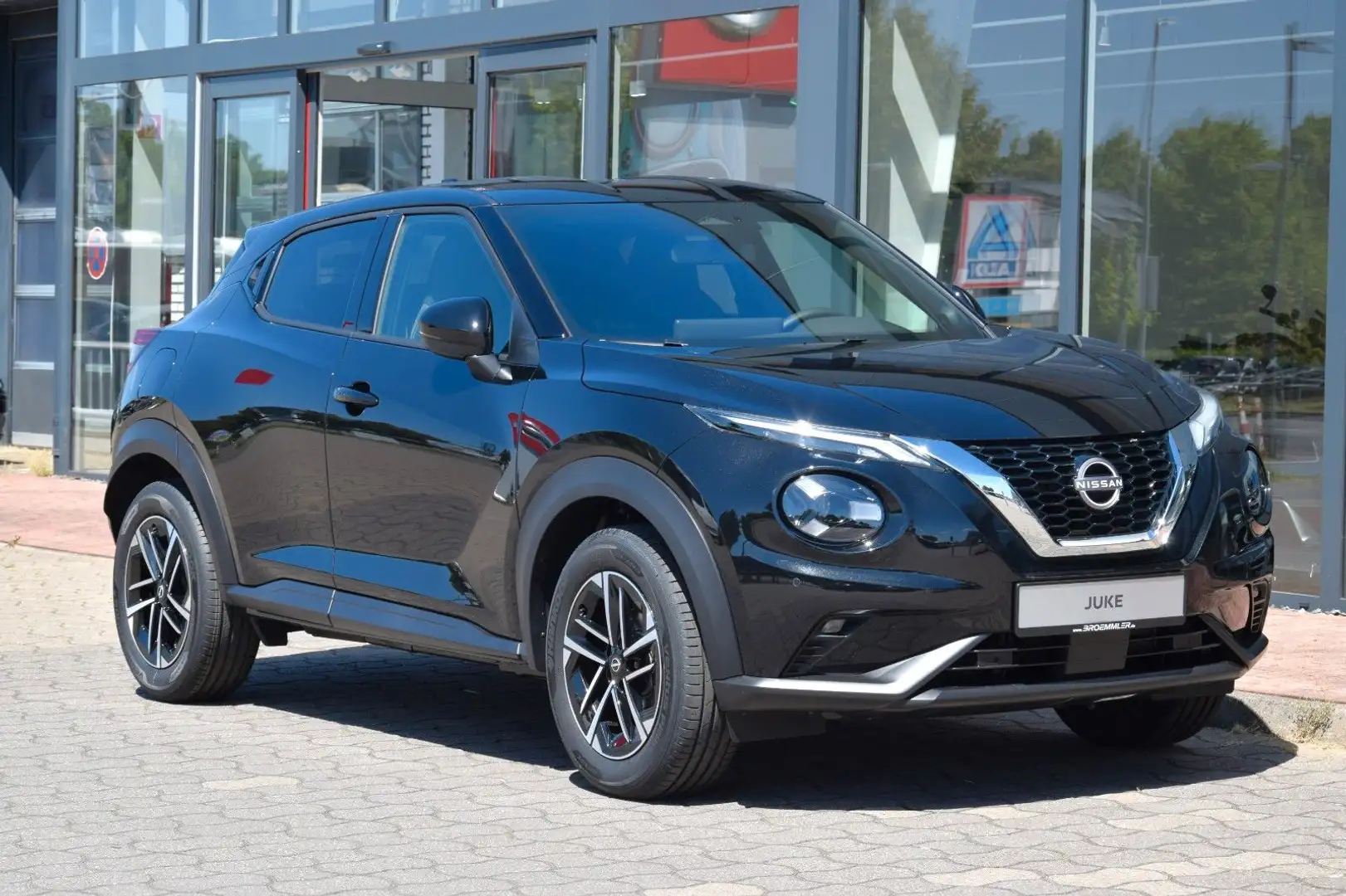 Nissan Juke N-Connecta Winter Zwart - 1