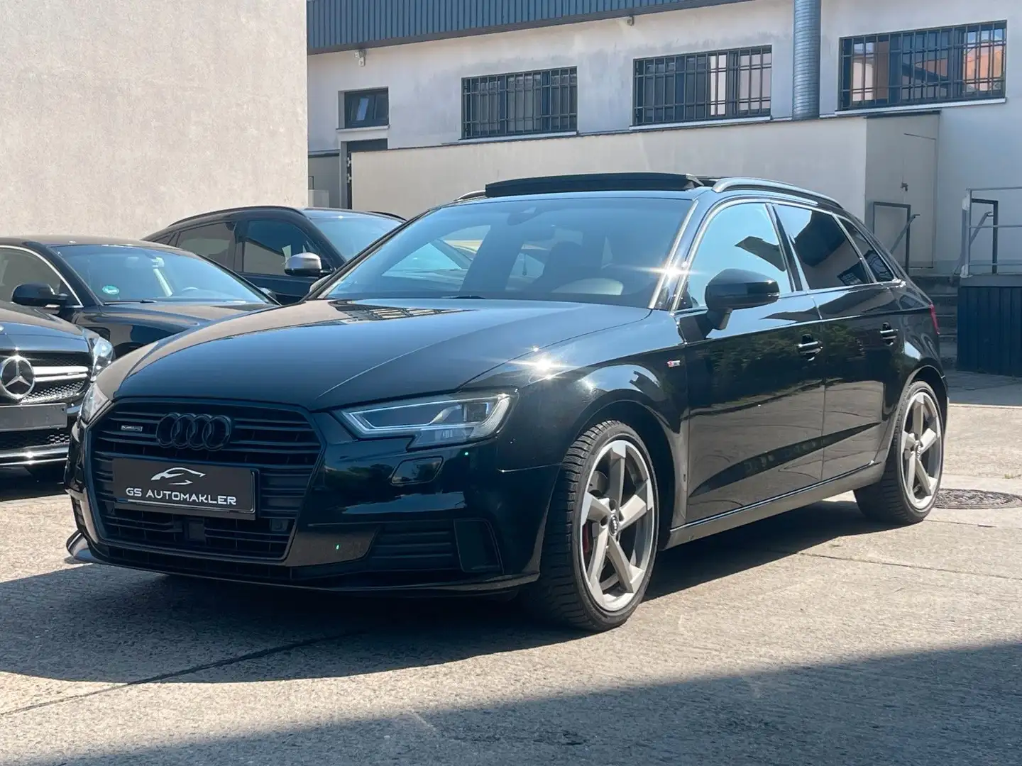 Audi A3 Sportback quattro S-Line MatrixLED PANO STDHZ Noir - 2