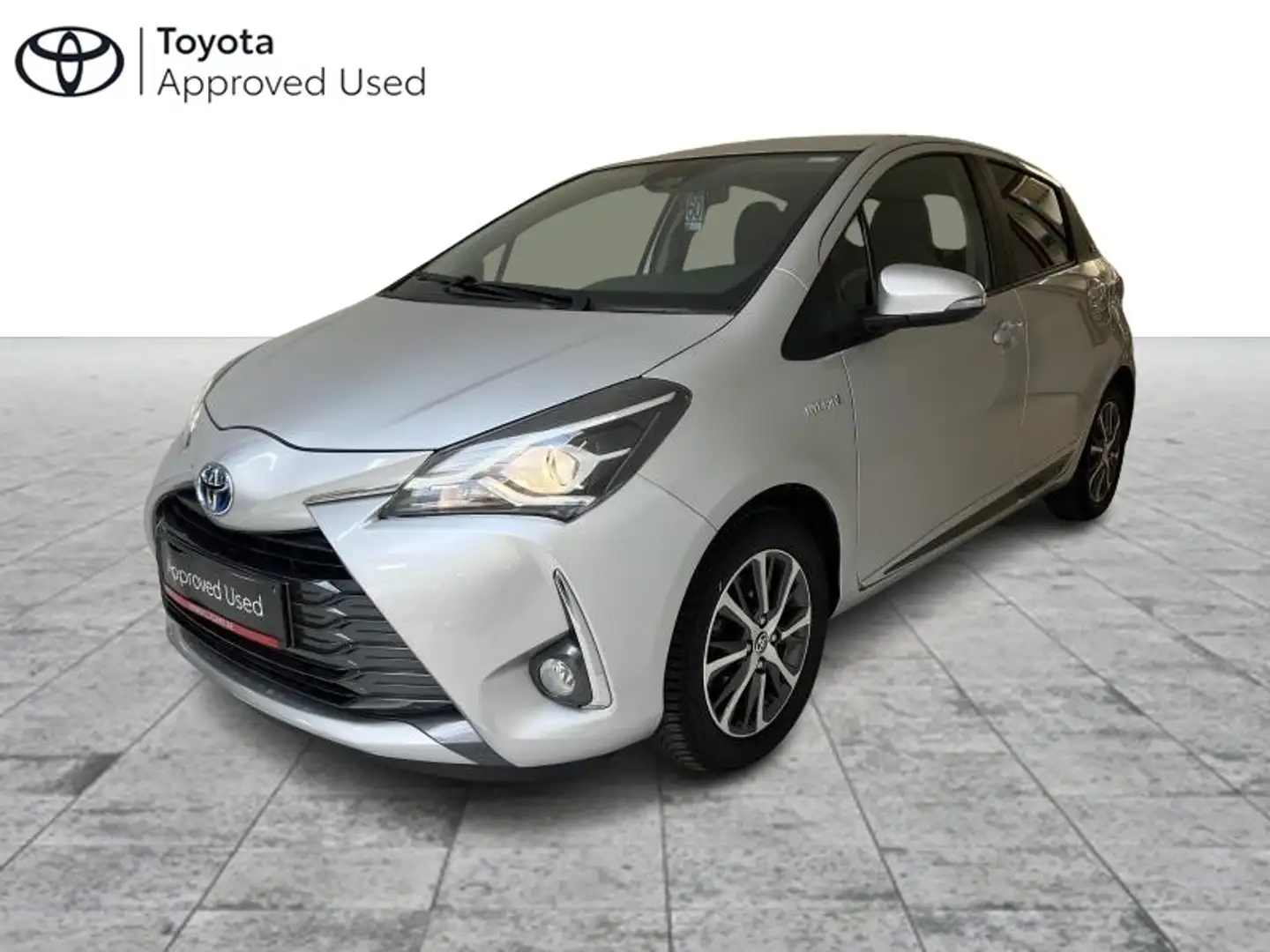 Toyota Yaris YARIS Y20 1.5 HYB CVT Zwart - 1