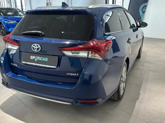 Toyota Auris view 4