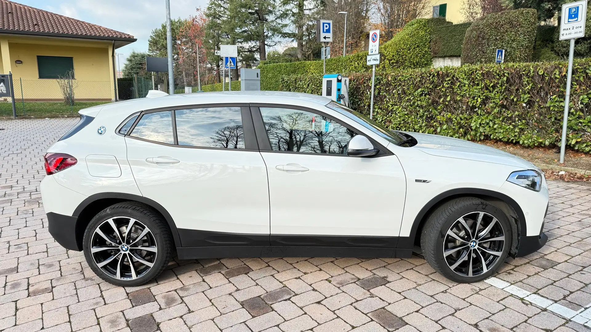 BMW X2 X2 F39 xdrive25e Business X auto RETROCAMERA Bianco - 2