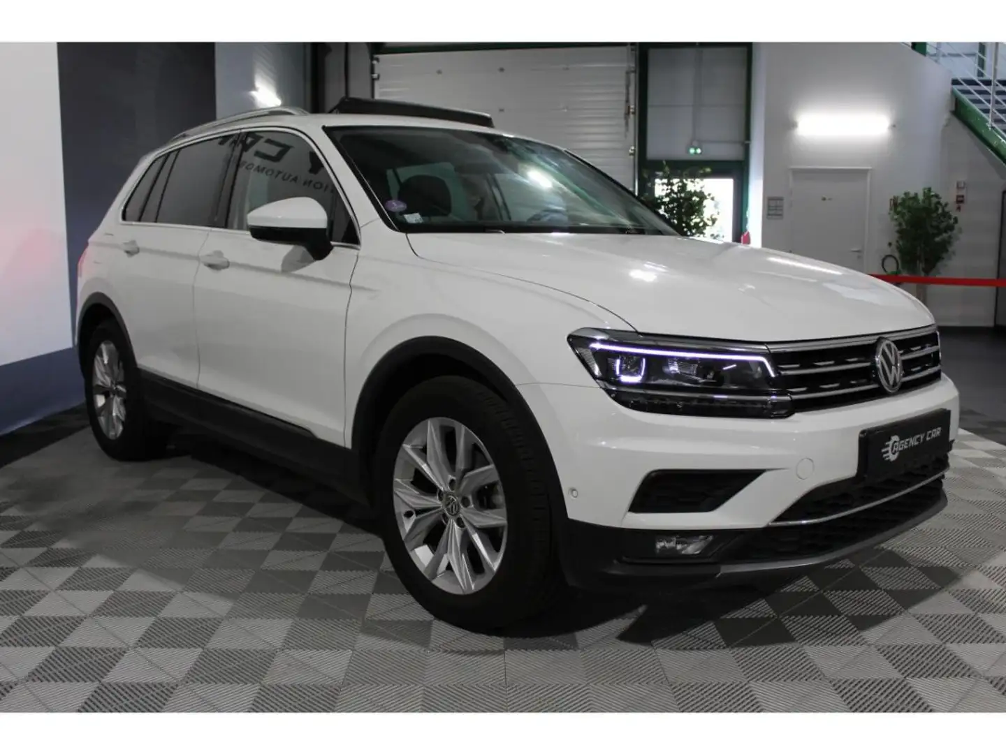 Volkswagen Tiguan Carat 1.5 TSI 150CH BV DSG 7 - Faible Kms Weiß - 2