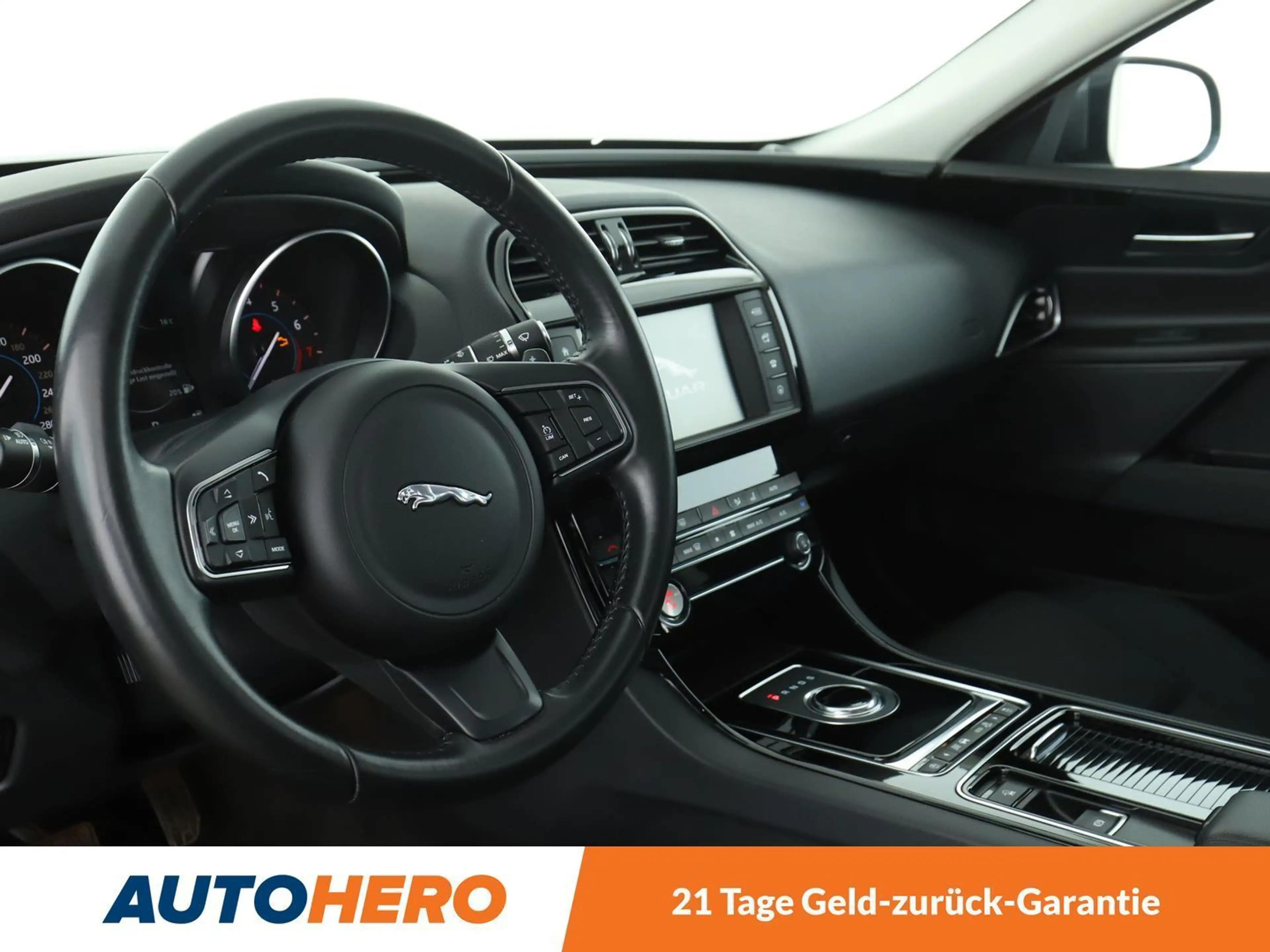 Jaguar XE 25t HSE Aut.*NAVI*LED*TEMPO*PDC*SHZ* — photo 13