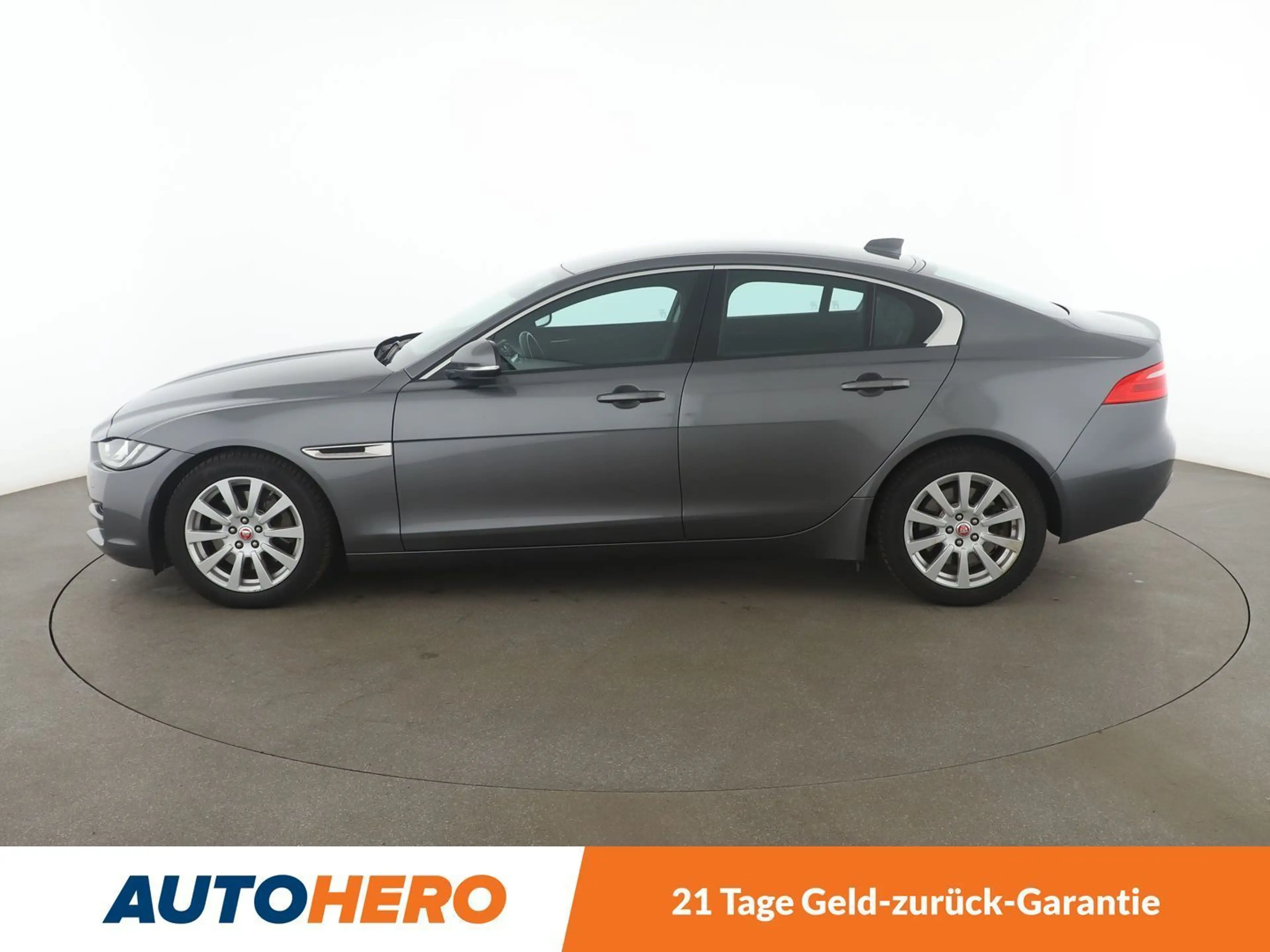 Jaguar XE 25t HSE Aut.*NAVI*LED*TEMPO*PDC*SHZ* — photo 3
