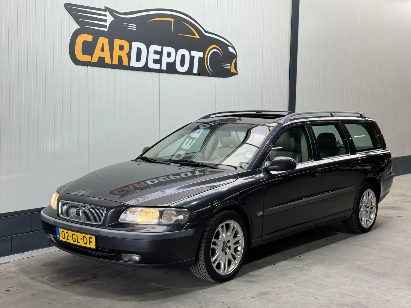 Volvo V70 2.3 T-5 Geartr. C.L Szary - 1