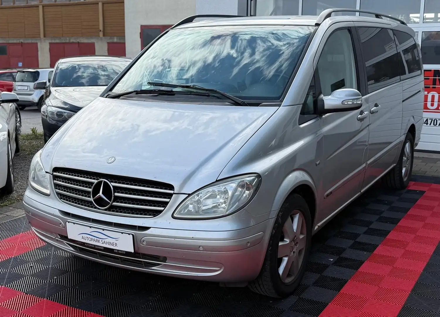 Mercedes-Benz Viano VIANO 3.0 CDI LANG TOP Silber - 2