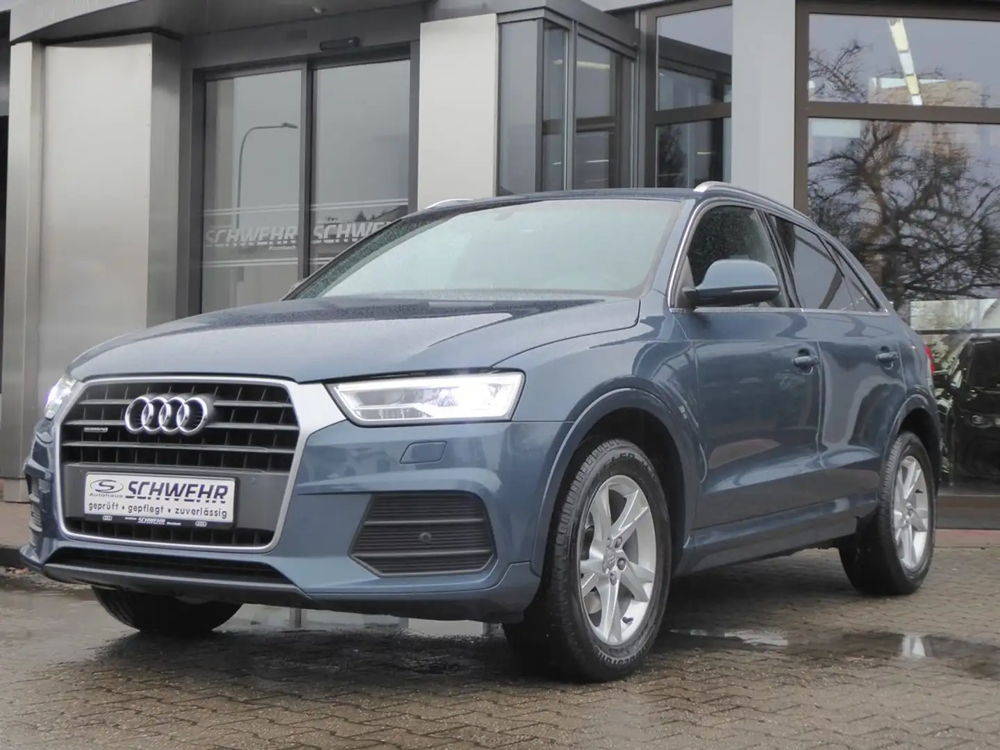 Audi Q3 Sport Blau - 2
