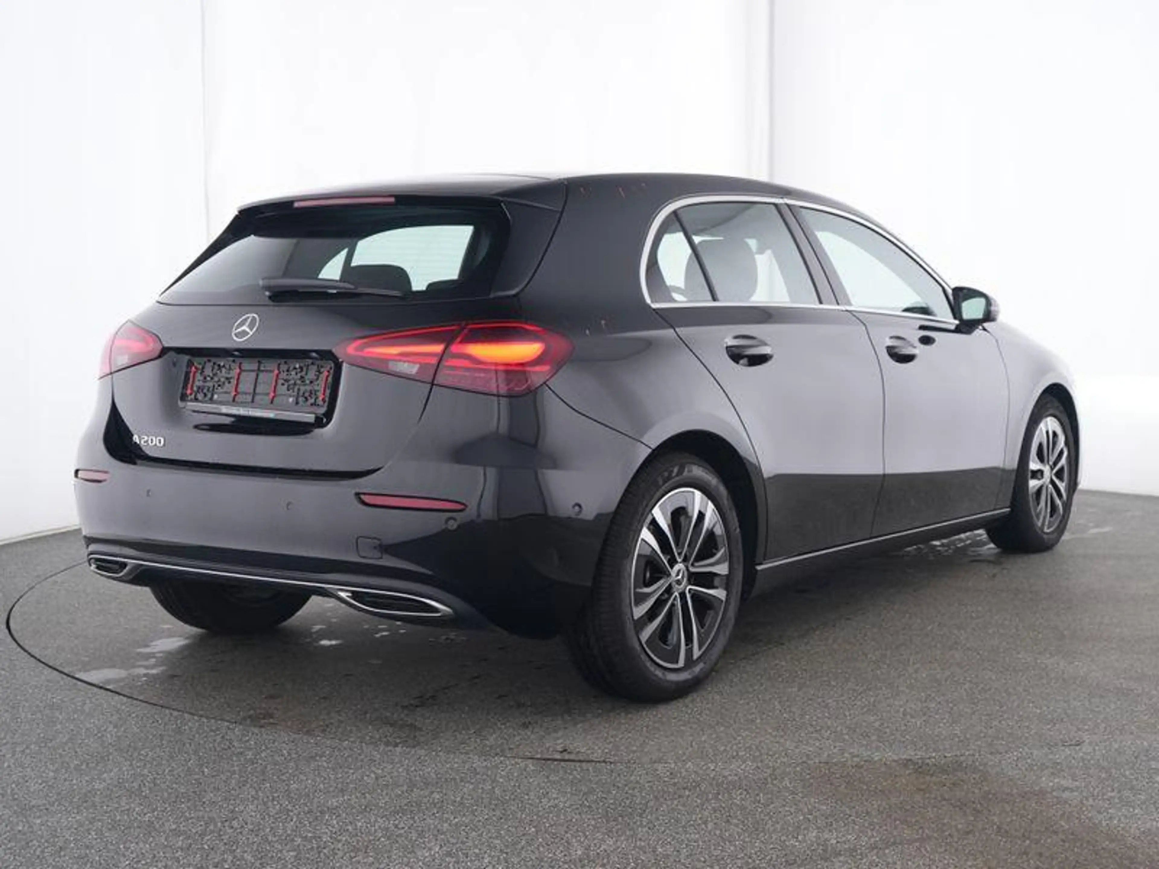 Mercedes-Benz A 200 Hatchback Luxury Line | Panoramisch Dak | Verwarmd — photo 2