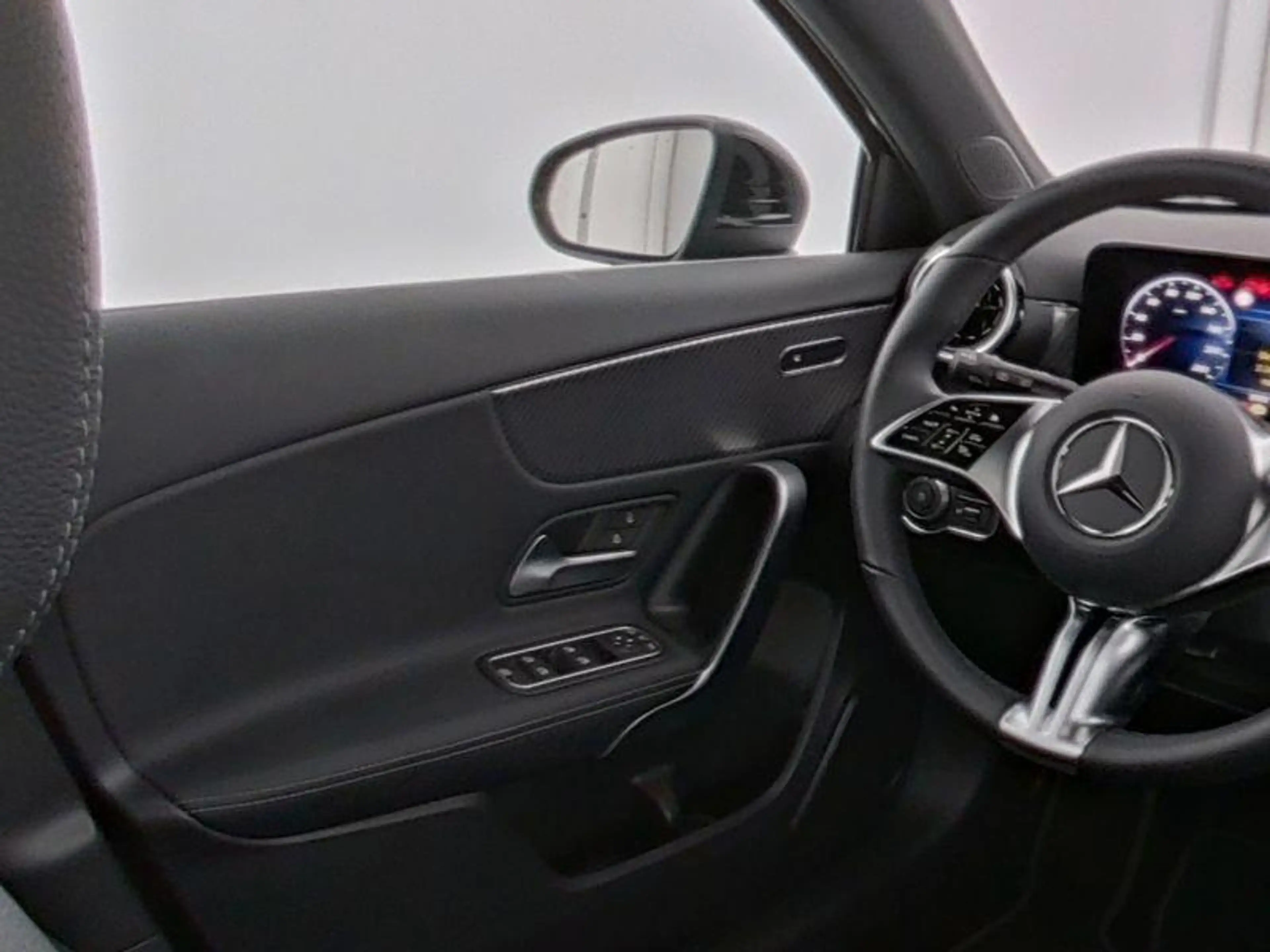 Mercedes-Benz A 200 Hatchback Luxury Line | Panoramisch Dak | Verwarmd — photo 8