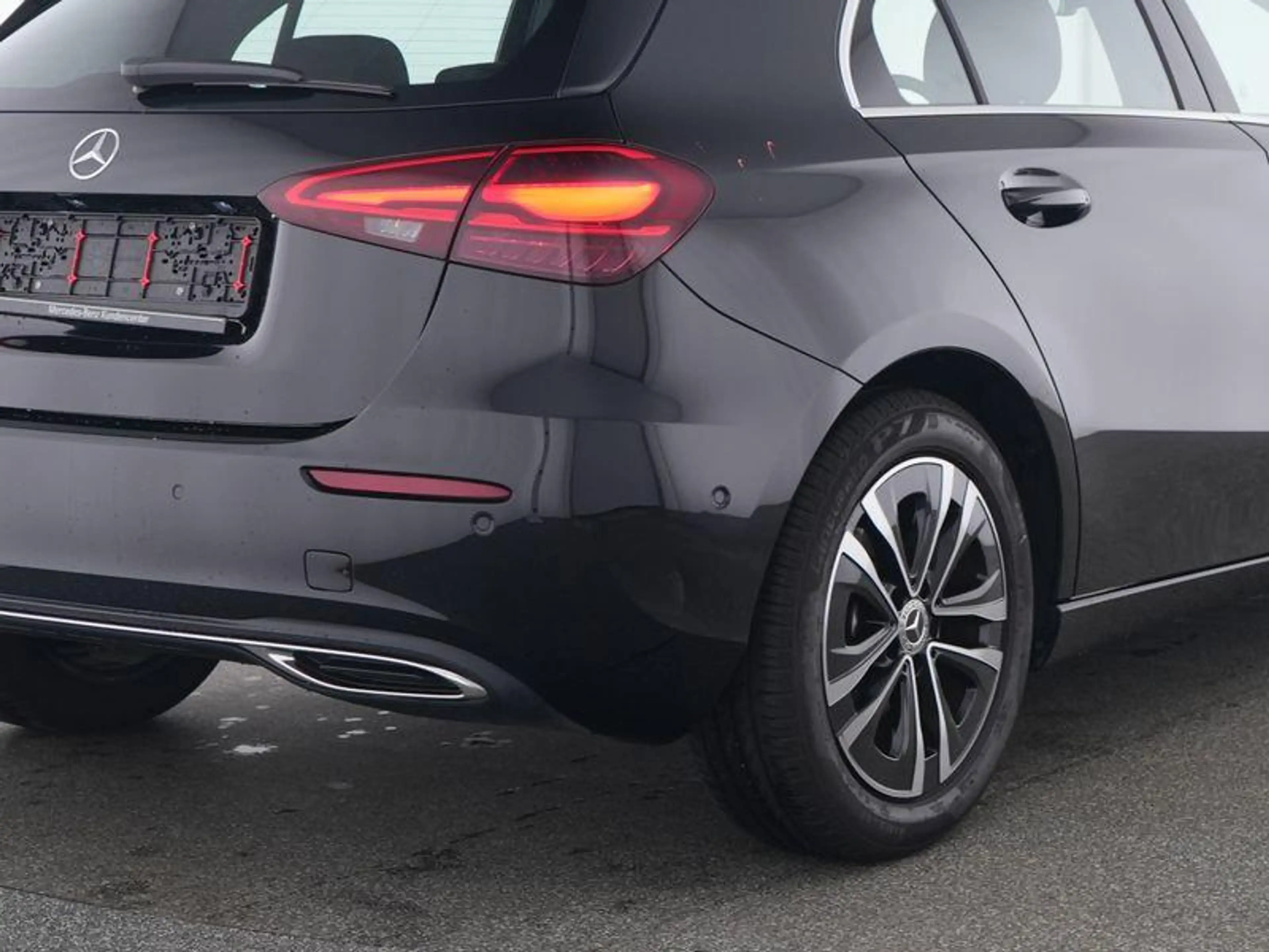 Mercedes-Benz A 200 Hatchback Luxury Line | Panoramisch Dak | Verwarmd — photo 9