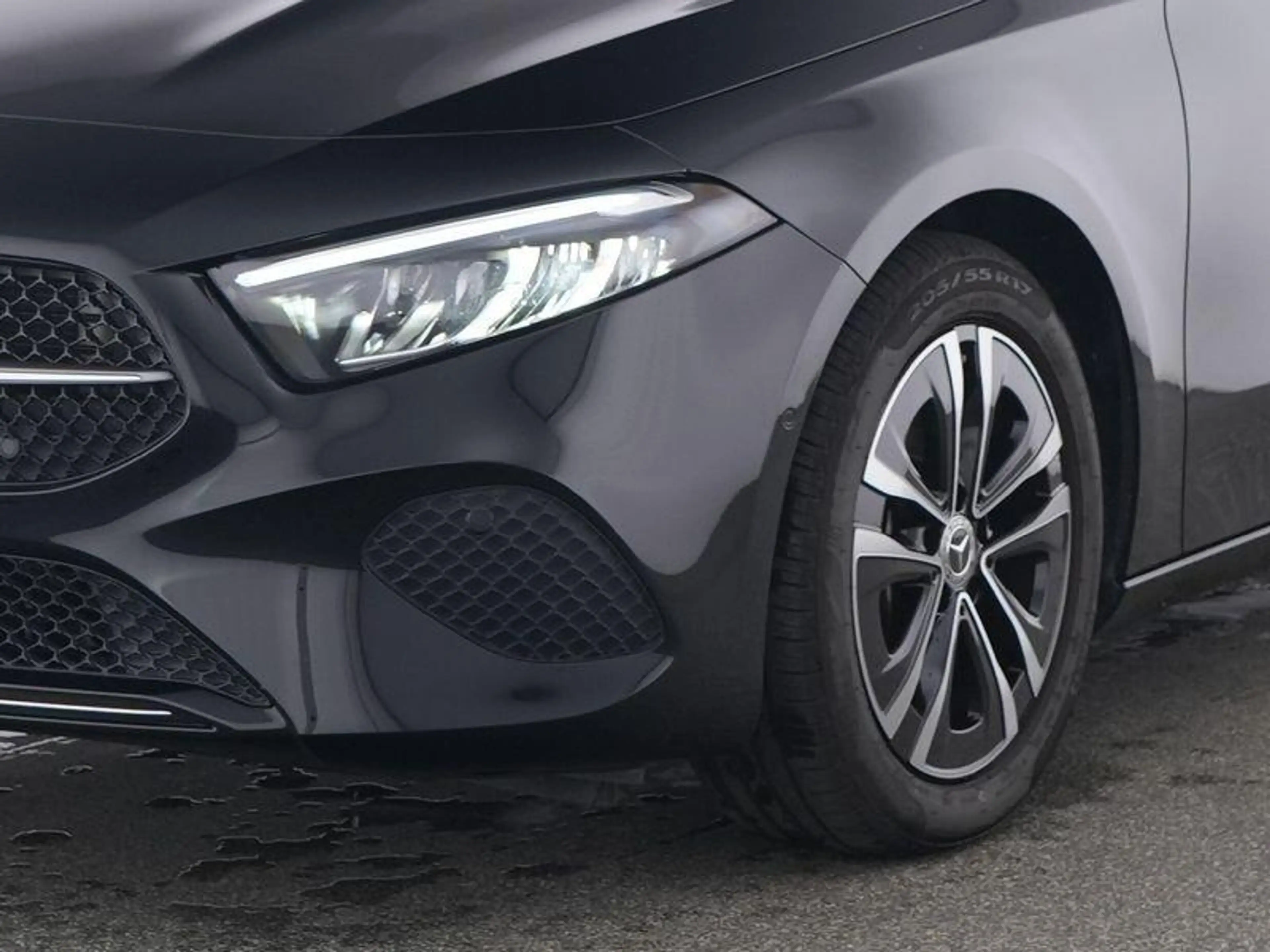 Mercedes-Benz A 200 Hatchback Luxury Line | Panoramisch Dak | Verwarmd — photo 3