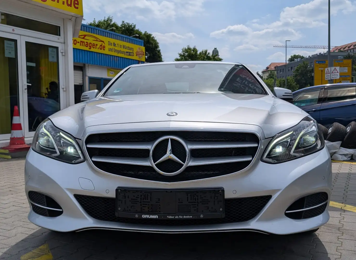 Mercedes-Benz E 200 Lim. CGI Avantgarde*Temp*LED*PDC*Shz*Navi* Argent - 2