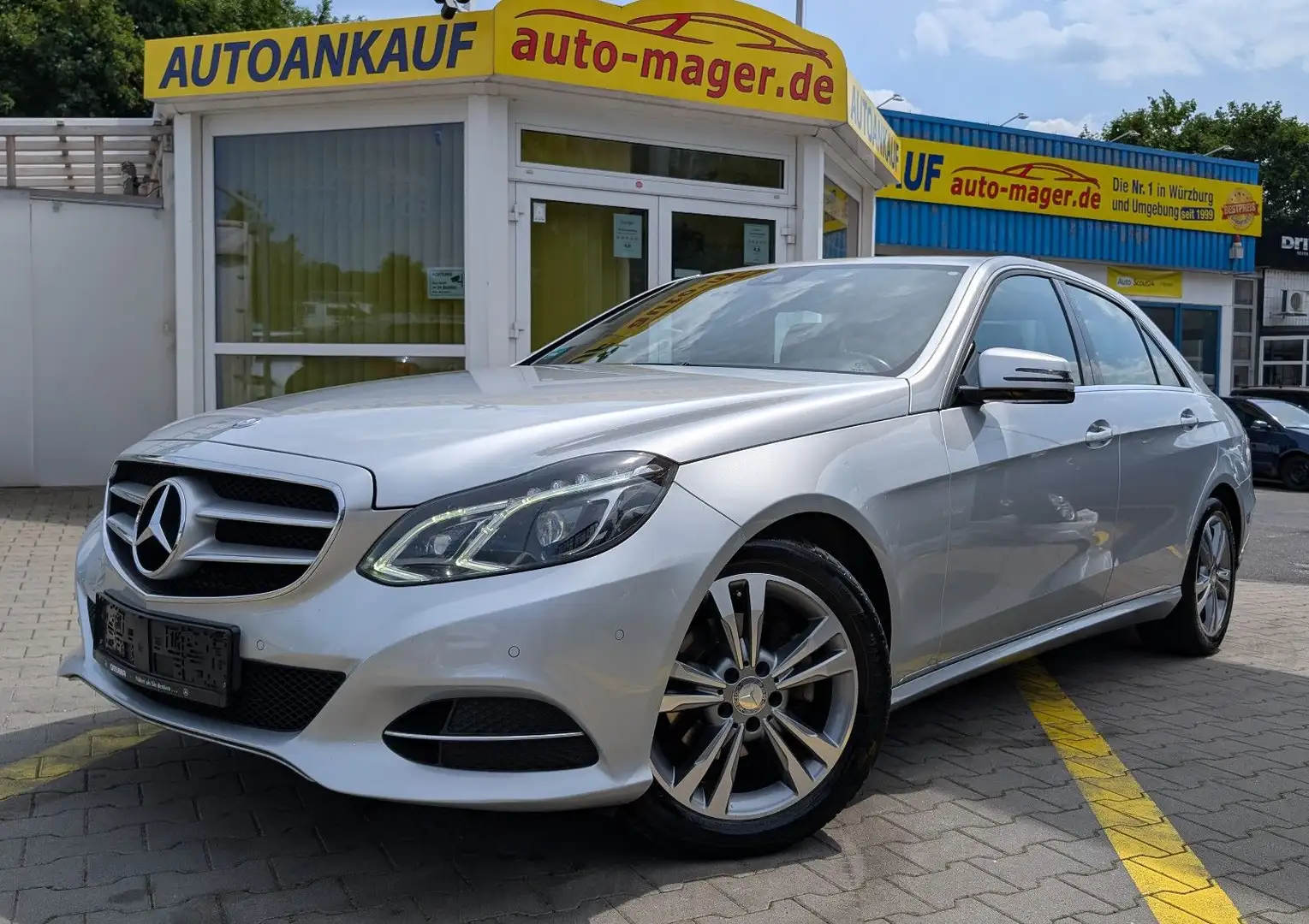 Mercedes-Benz E 200 Lim. CGI Avantgarde*Temp*LED*PDC*Shz*Navi* Argent - 1