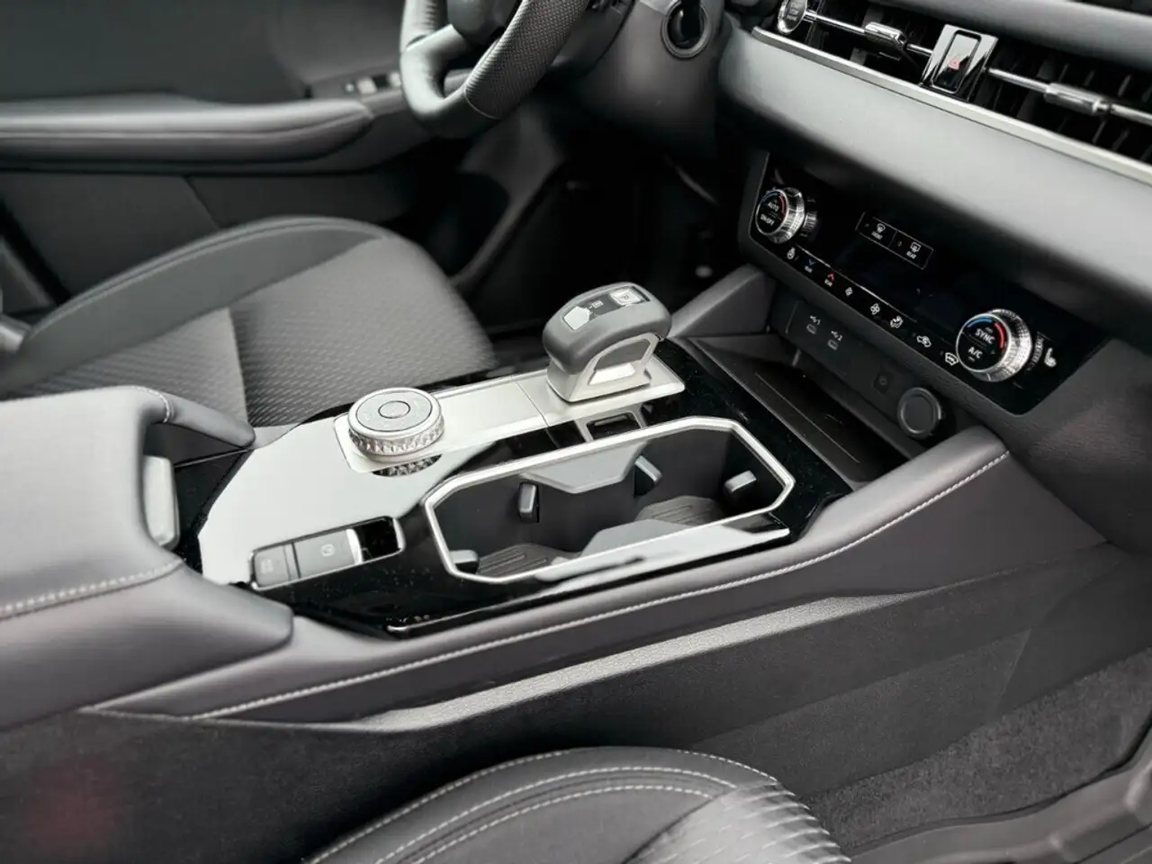 Mitsubishi Outlander снимка Mitsubishi Outlander