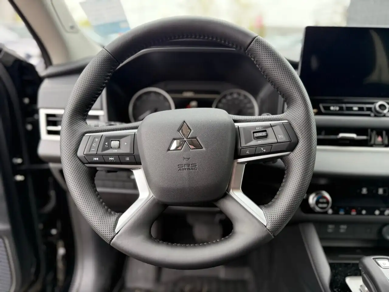 Mitsubishi Outlander снимка Mitsubishi Outlander