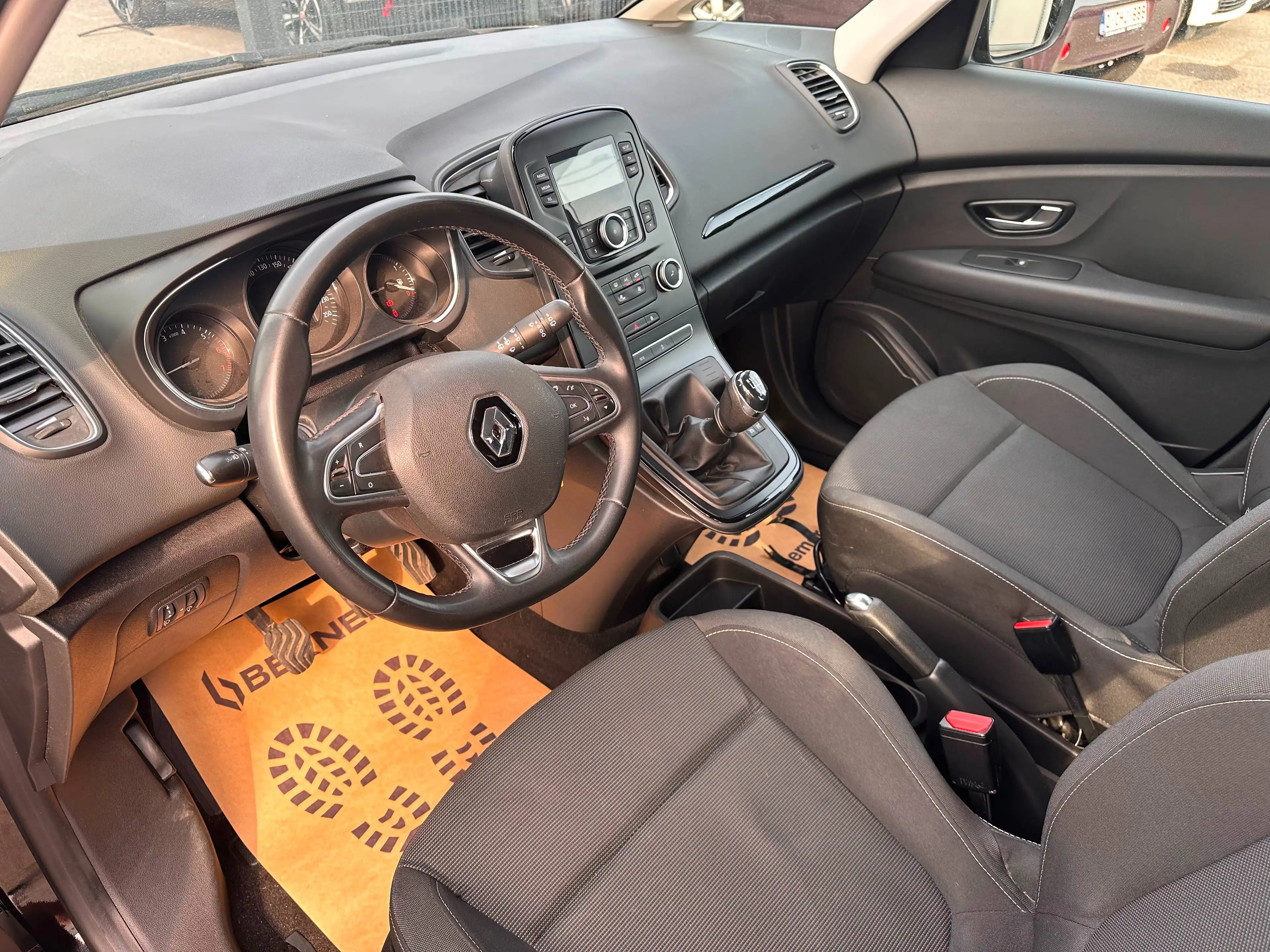 Renault Scenic Scenic 1.33 TCe Corporate / Att. Remorque — photo 10