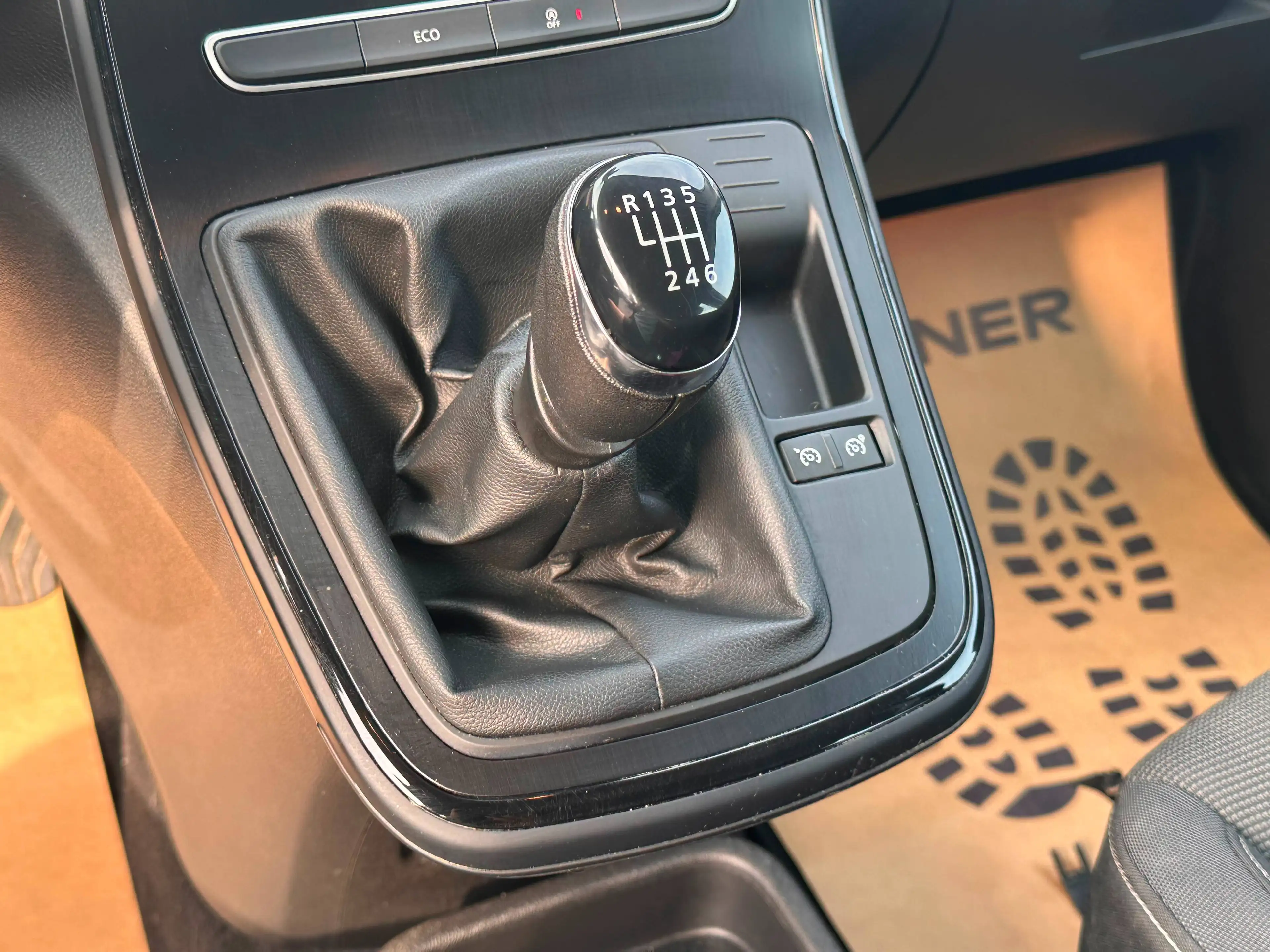 Renault Scenic Scenic 1.33 TCe Corporate / Att. Remorque — photo 23