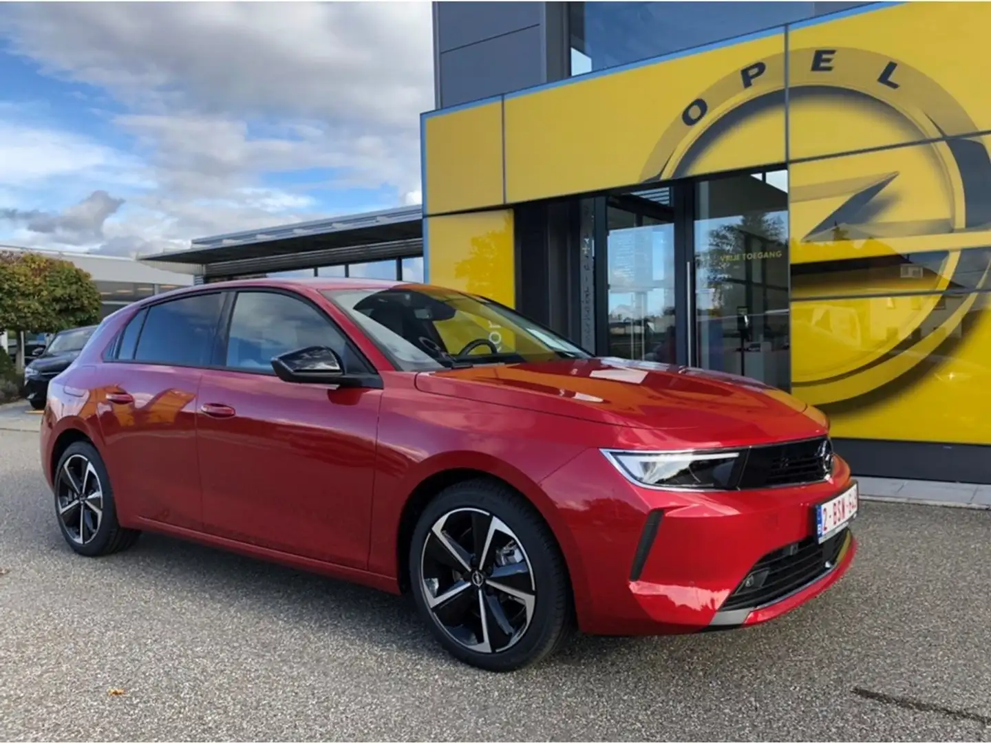 Opel Astra Business Edition Plug-in Hybrid 180pk Rood - 1