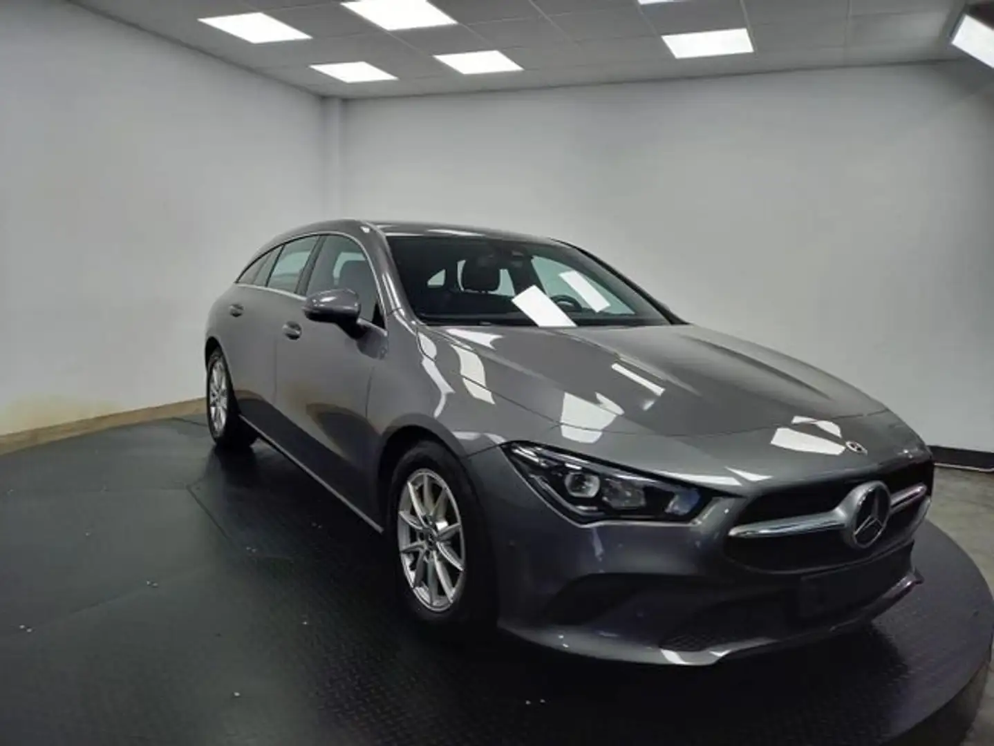 Mercedes-Benz CLA 200 Shooting Brake Gris - 2