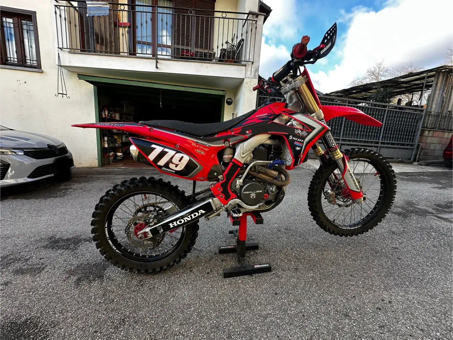 Honda CRF 250 Red moto - 2