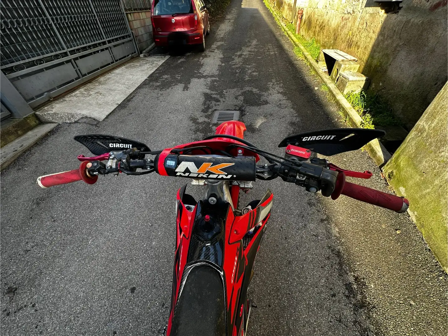 Honda CRF 250 Red moto - 1