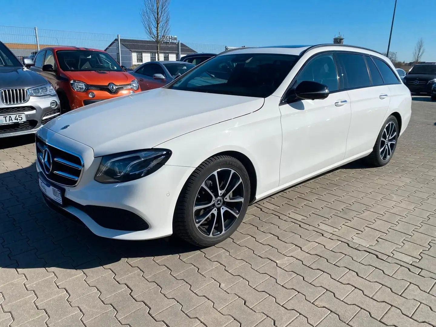 Mercedes-Benz E 250 T-Modell E 250|LED|NAVI|Widescreen Weiß - 1