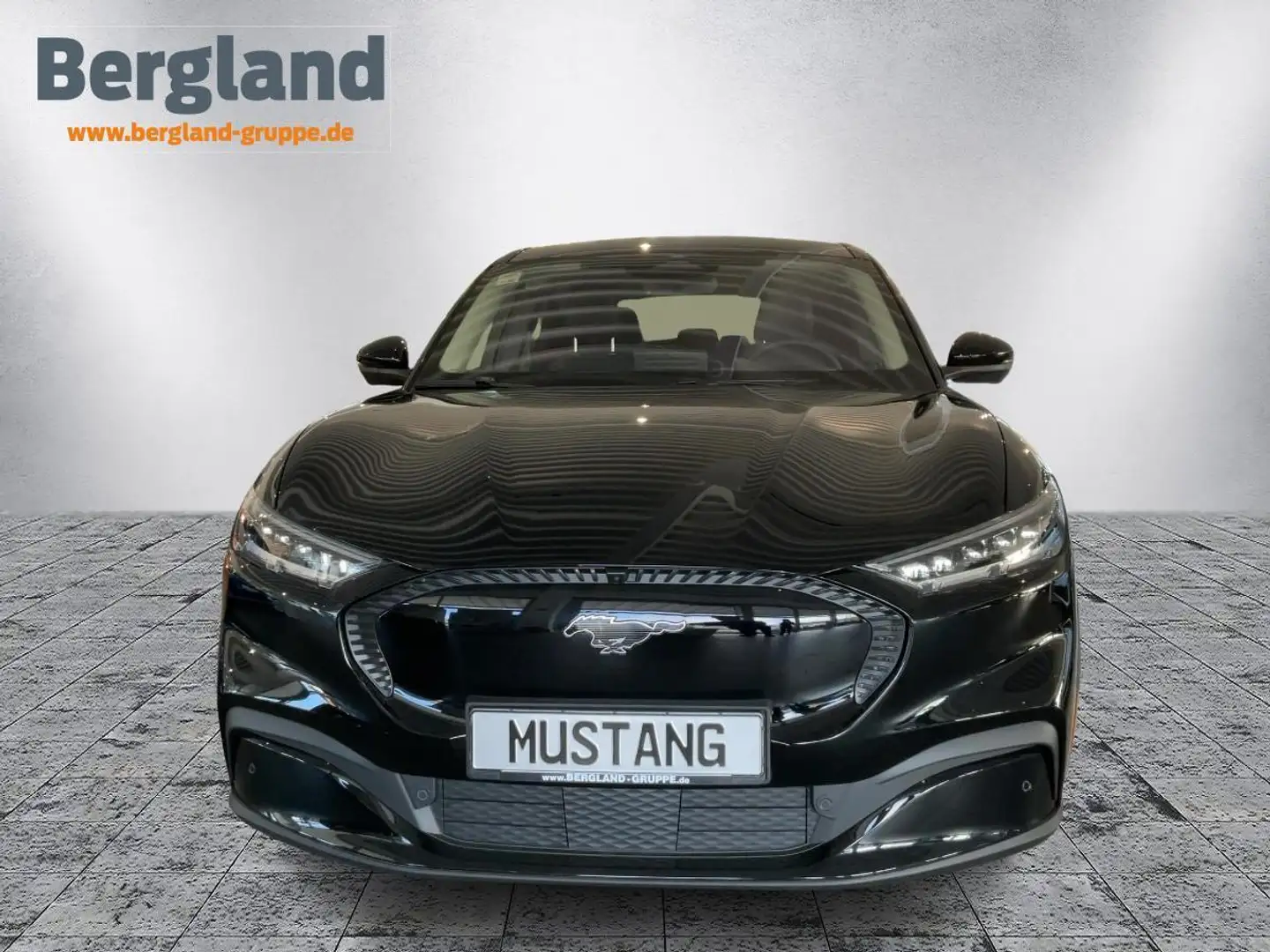 Ford Mustang Mach-E BASE 294PS RWD Schwarz - 2