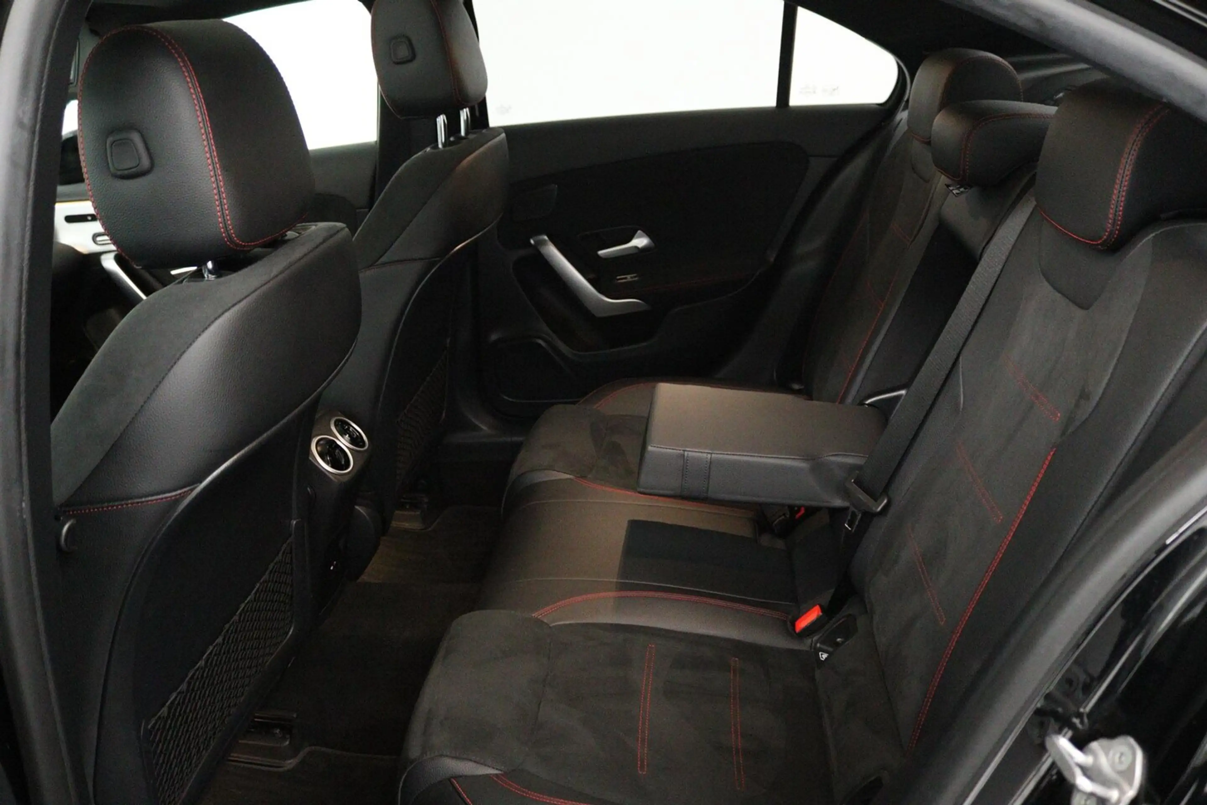 Mercedes-Benz A 200 Business Solution AMG (PANORAMADAK, STOELVERWARMIN — photo 23