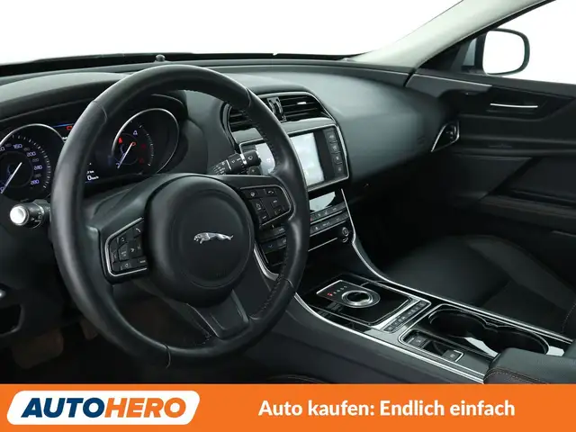 Jaguar Xe view 11