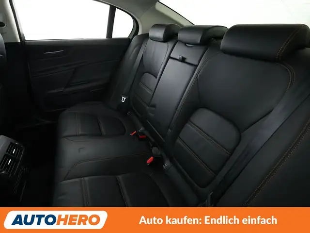 Jaguar Xe view 14
