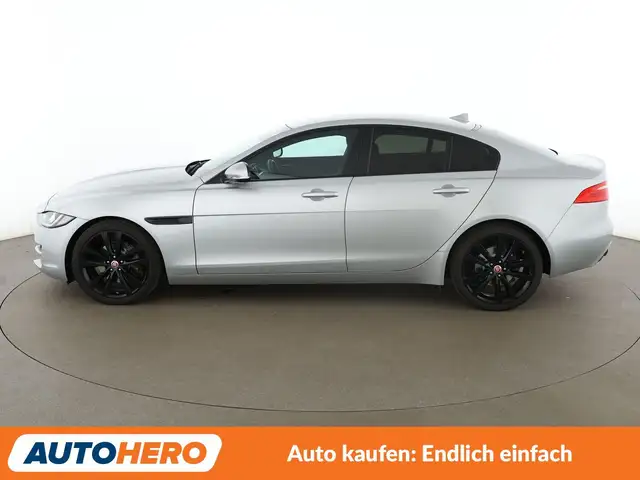 Jaguar Xe view 3