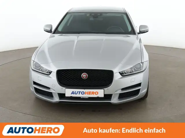 Jaguar Xe view 9