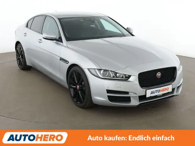 Jaguar Xe view 8