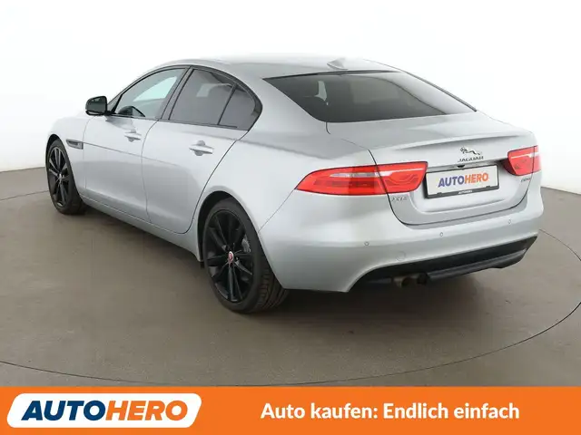 Jaguar Xe view 4