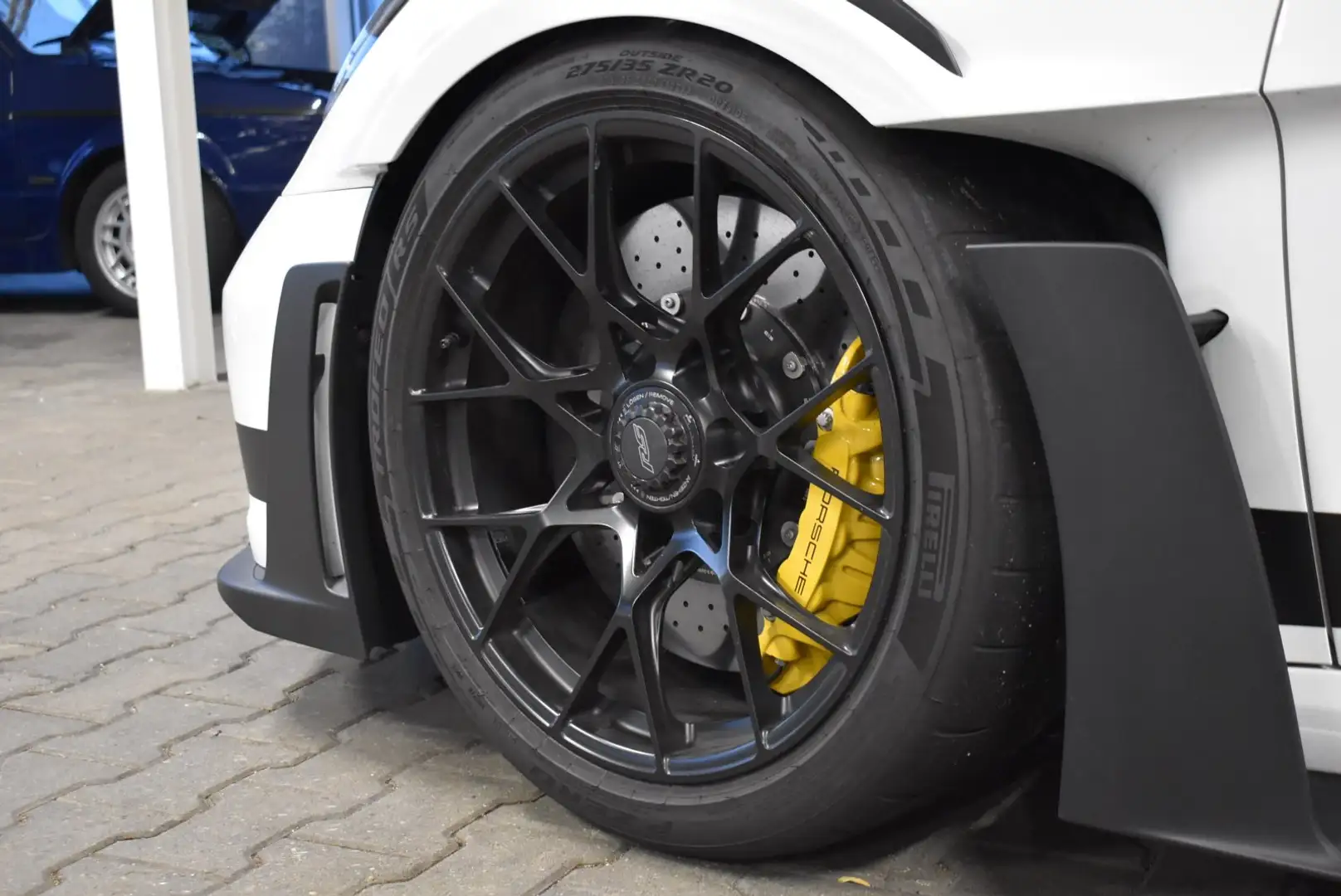 Porsche 992 992 GT3 RS LIFT PCCB Matrix XPEL Manthey Alb - 2
