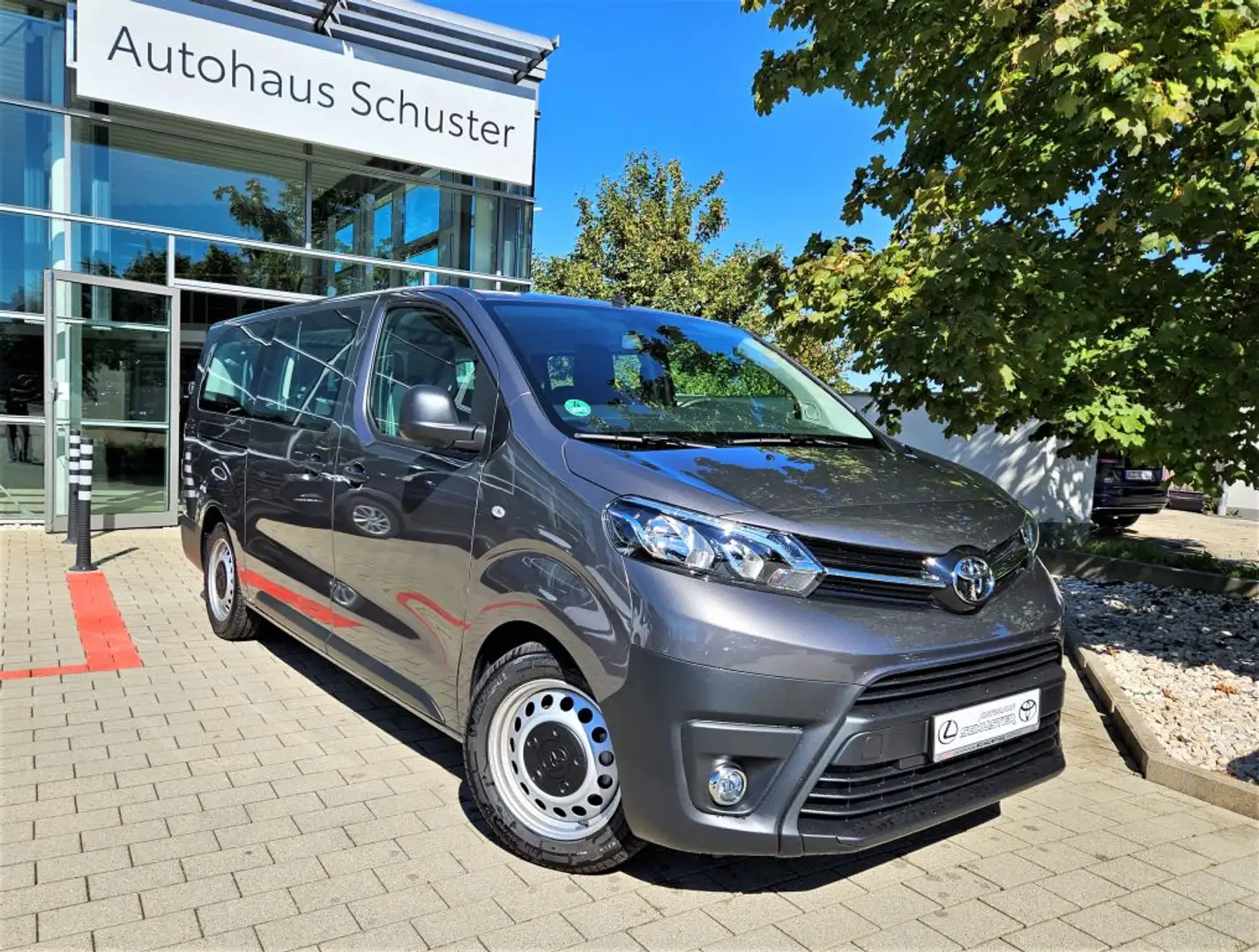 Toyota Proace Verso 2,0-l-D-4D L2 9-Siitzer Comfort Grijs - 2