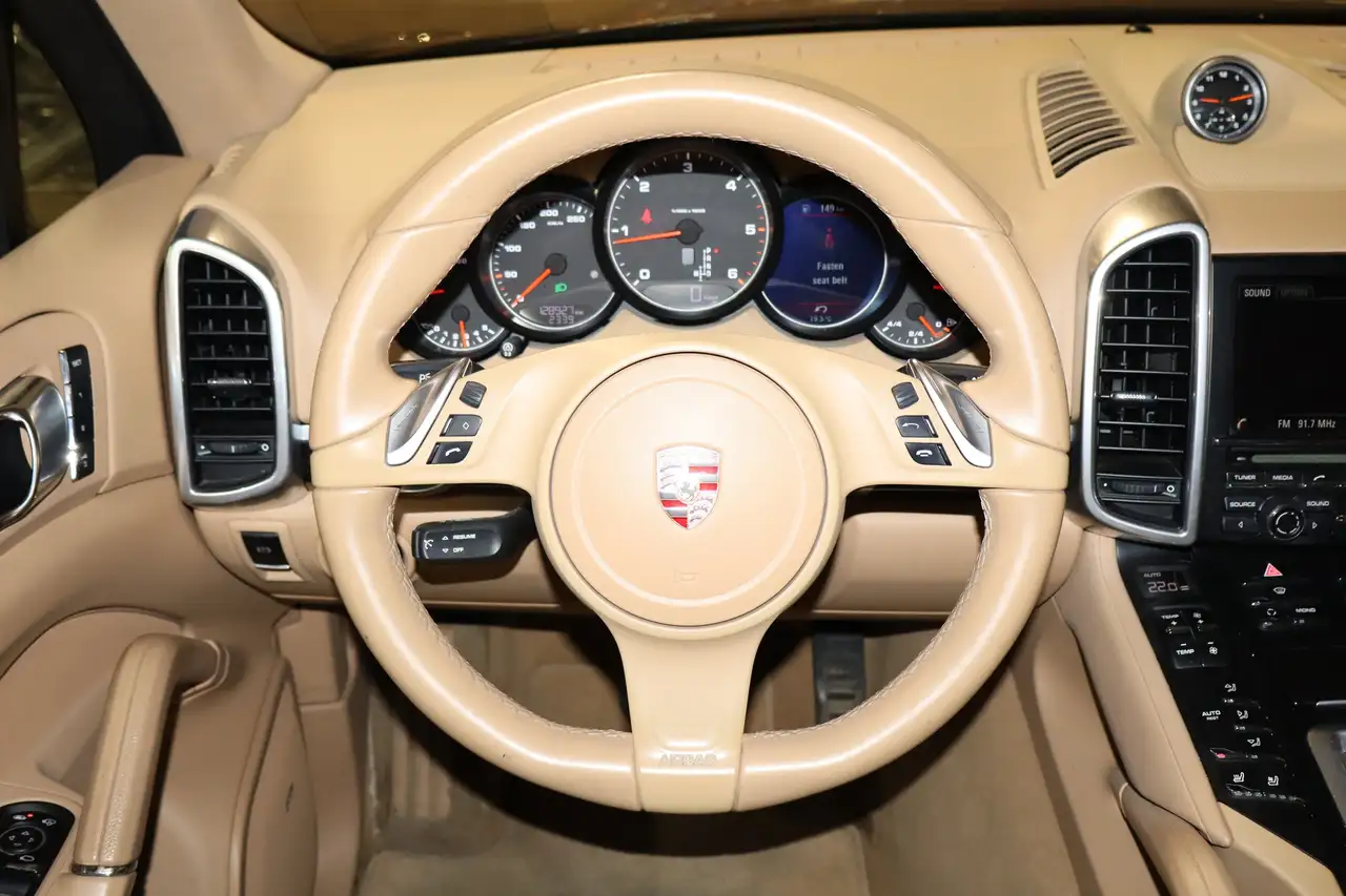 Porsche Cayenne снимка Porsche Cayenne