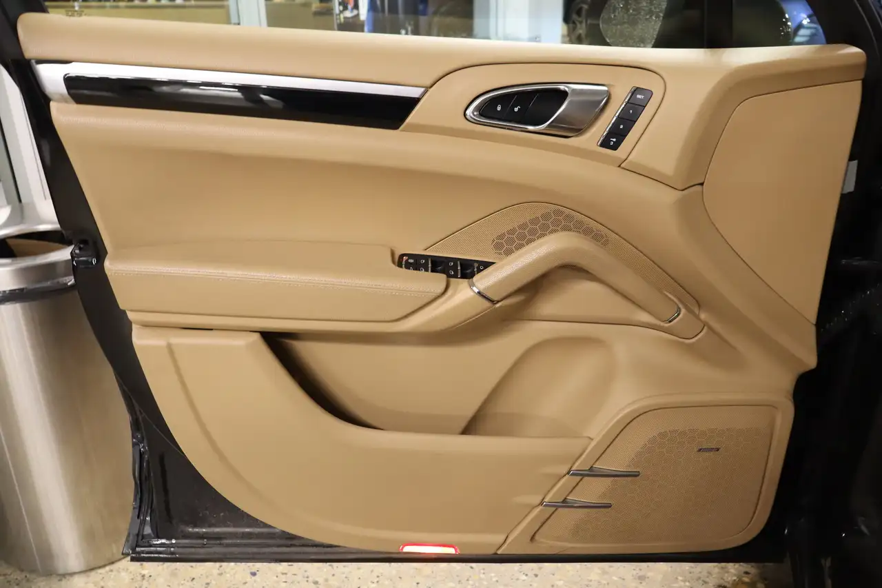 Porsche Cayenne снимка Porsche Cayenne