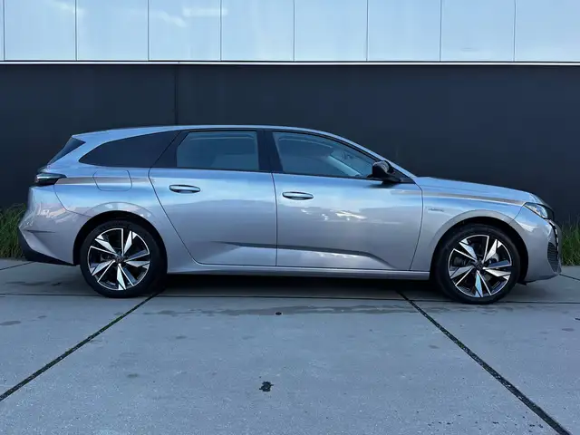 Peugeot 308 SW view 2