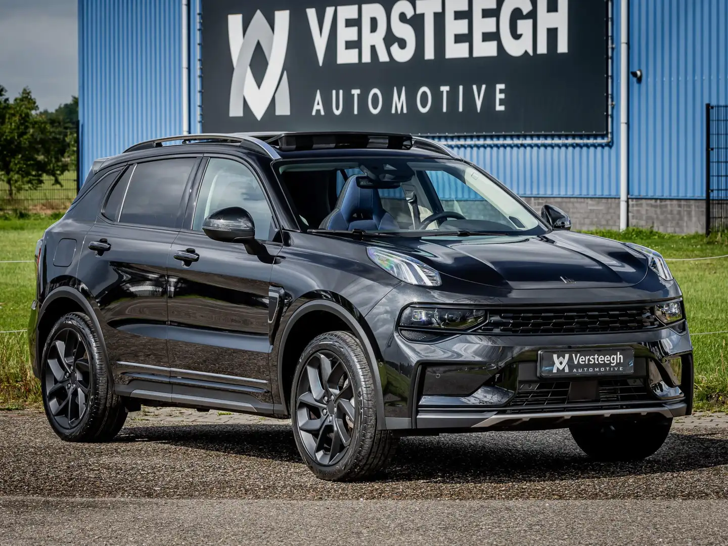 Lynk & Co 01 1.5 Plug-In Hybrid 262pk BLACKED OUT | 360 Camera Zwart - 1