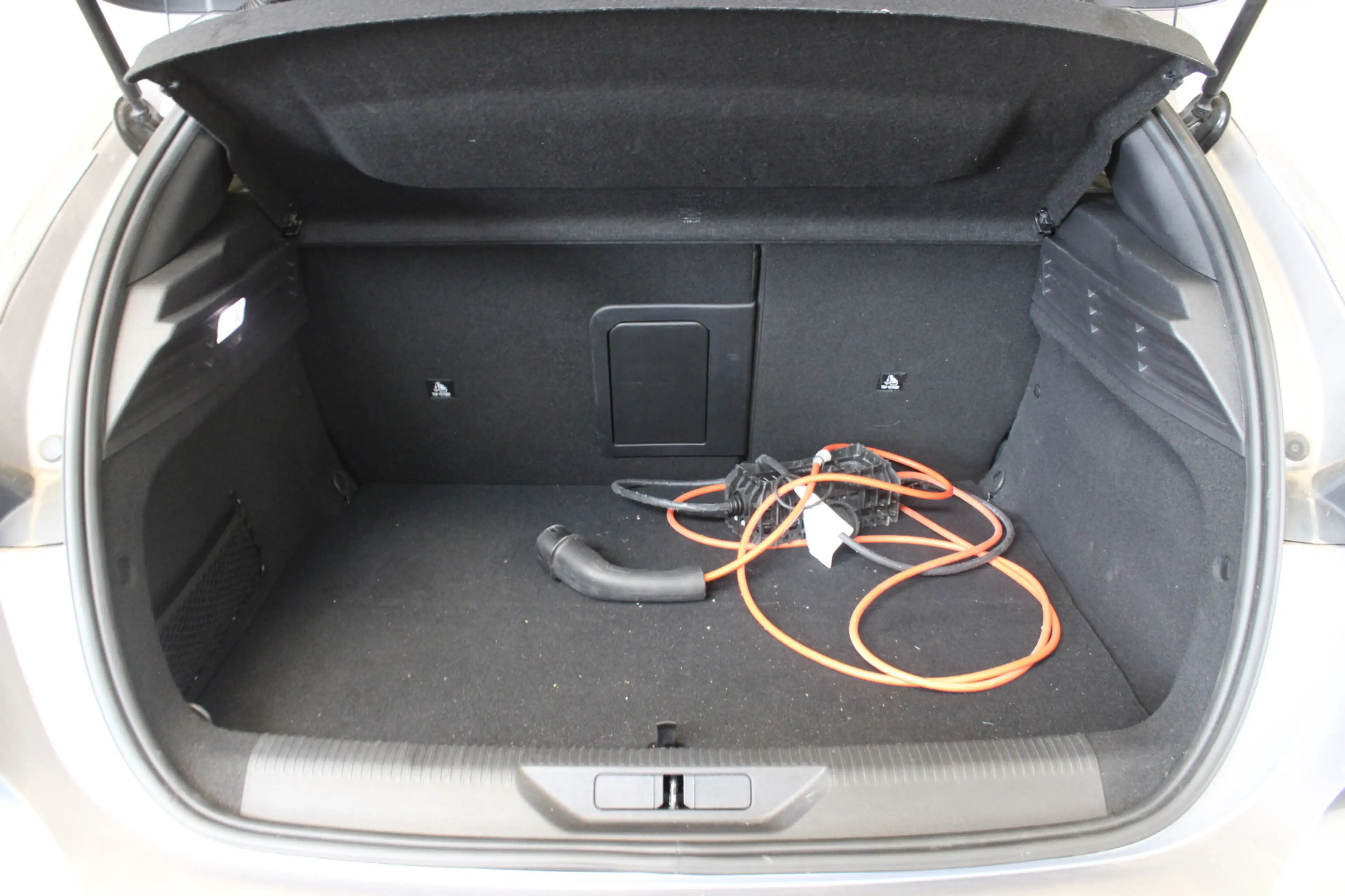 Peugeot 308 1.6 Plug-in Hybrid 180 Allure — photo 21