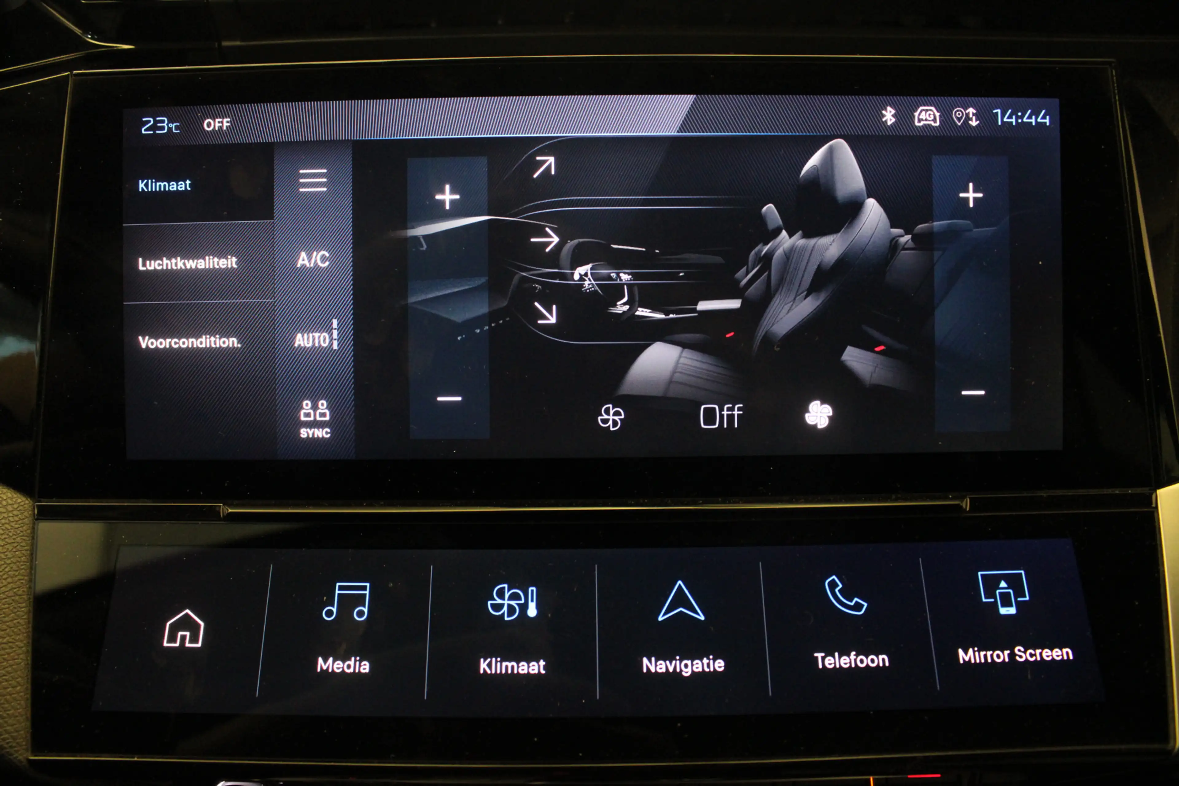 Peugeot 308 1.6 Plug-in Hybrid 180 Allure — photo 4