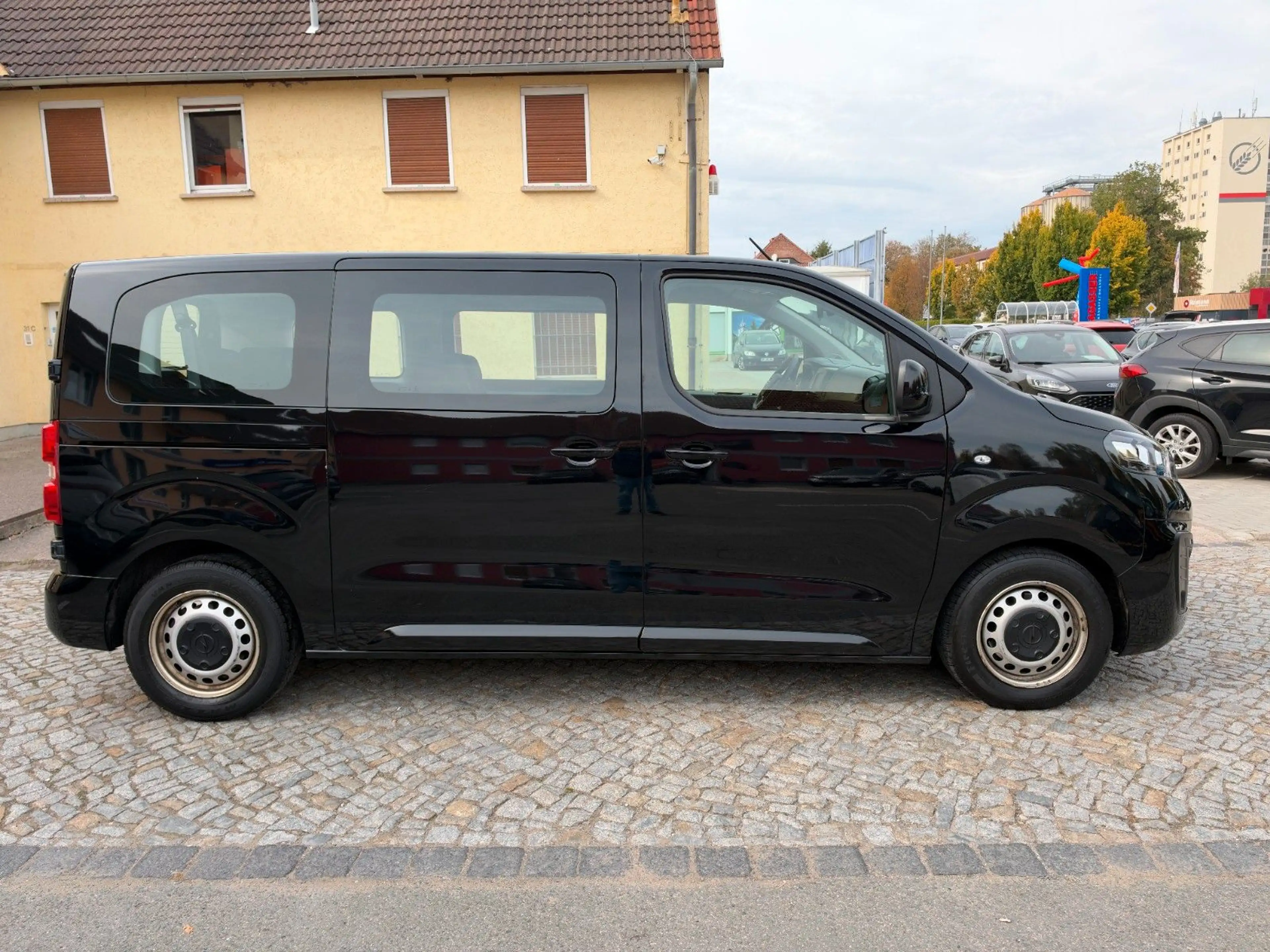 Opel Vivaro C 1.5 CDTI Kombi L2 Klima Navi 7 Sitze — photo 7