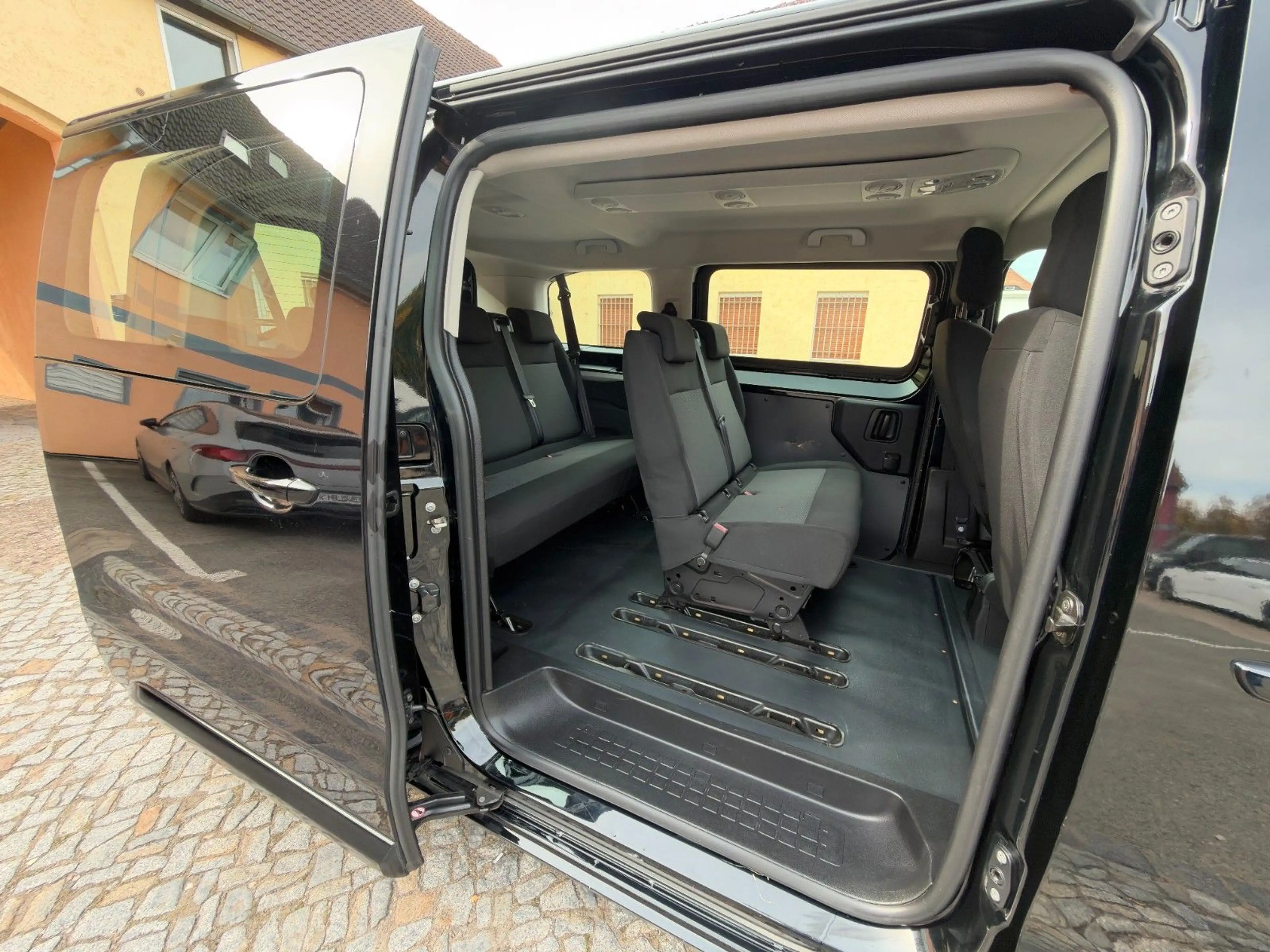 Opel Vivaro C 1.5 CDTI Kombi L2 Klima Navi 7 Sitze — photo 9
