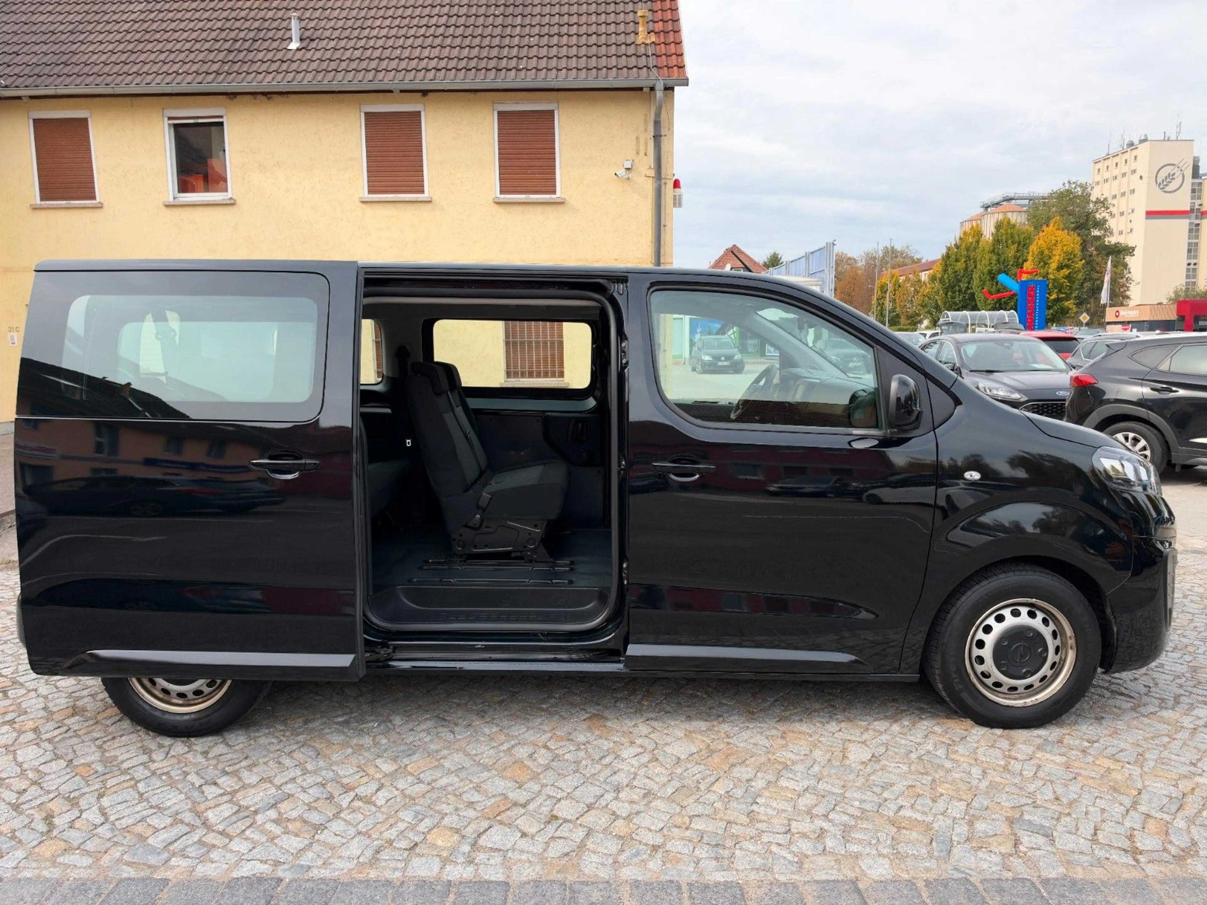 Opel Vivaro C 1.5 CDTI Kombi L2 Klima Navi 7 Sitze — photo 8